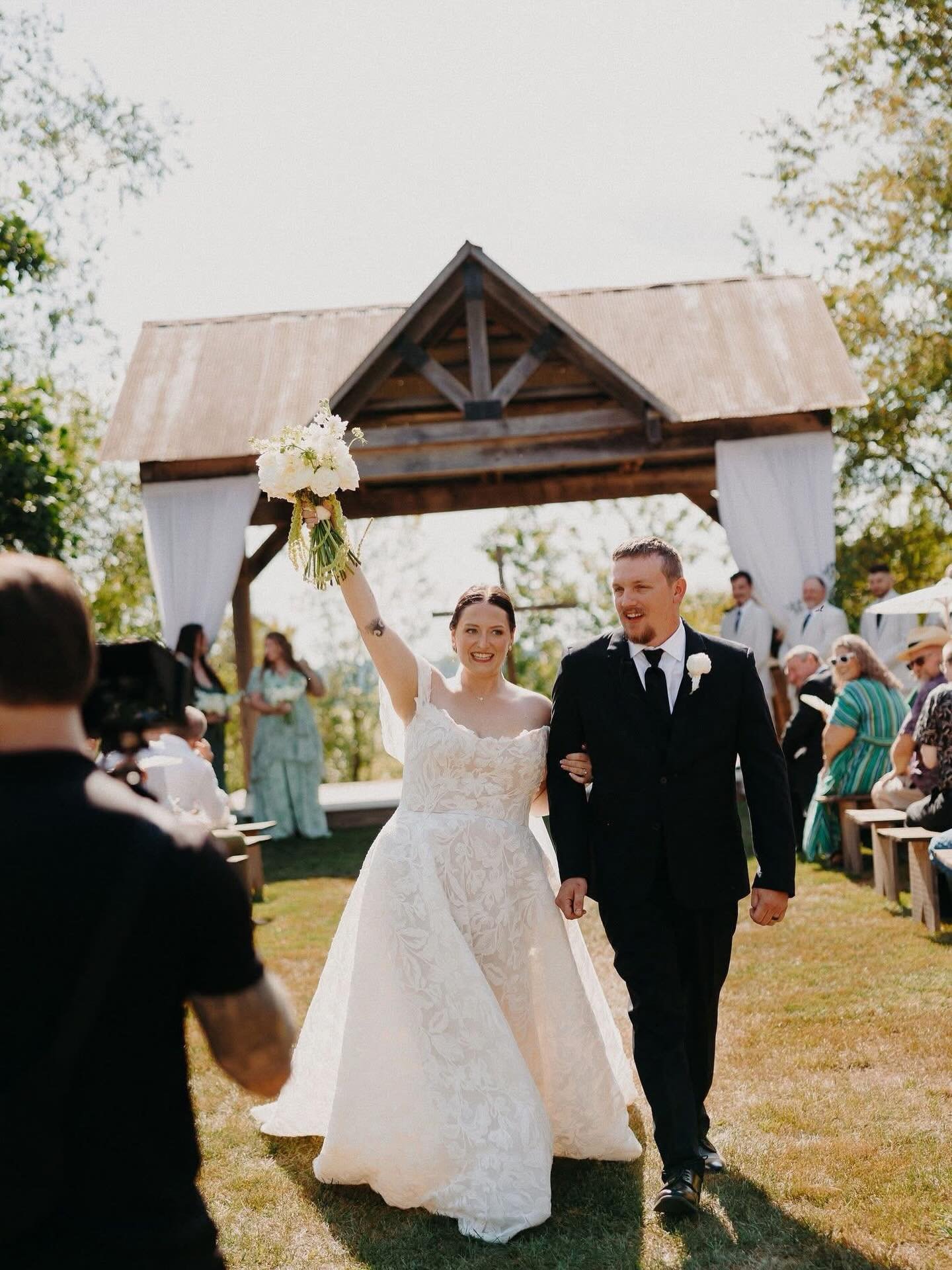 We're almost 2 weeks away from our first 'I do's' here at the barns! It's moments like these that remind us of all the excitement to come!

📸: @rachellebaggettphoto