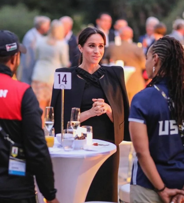 meghan-markle-halterneck-z.jpg
