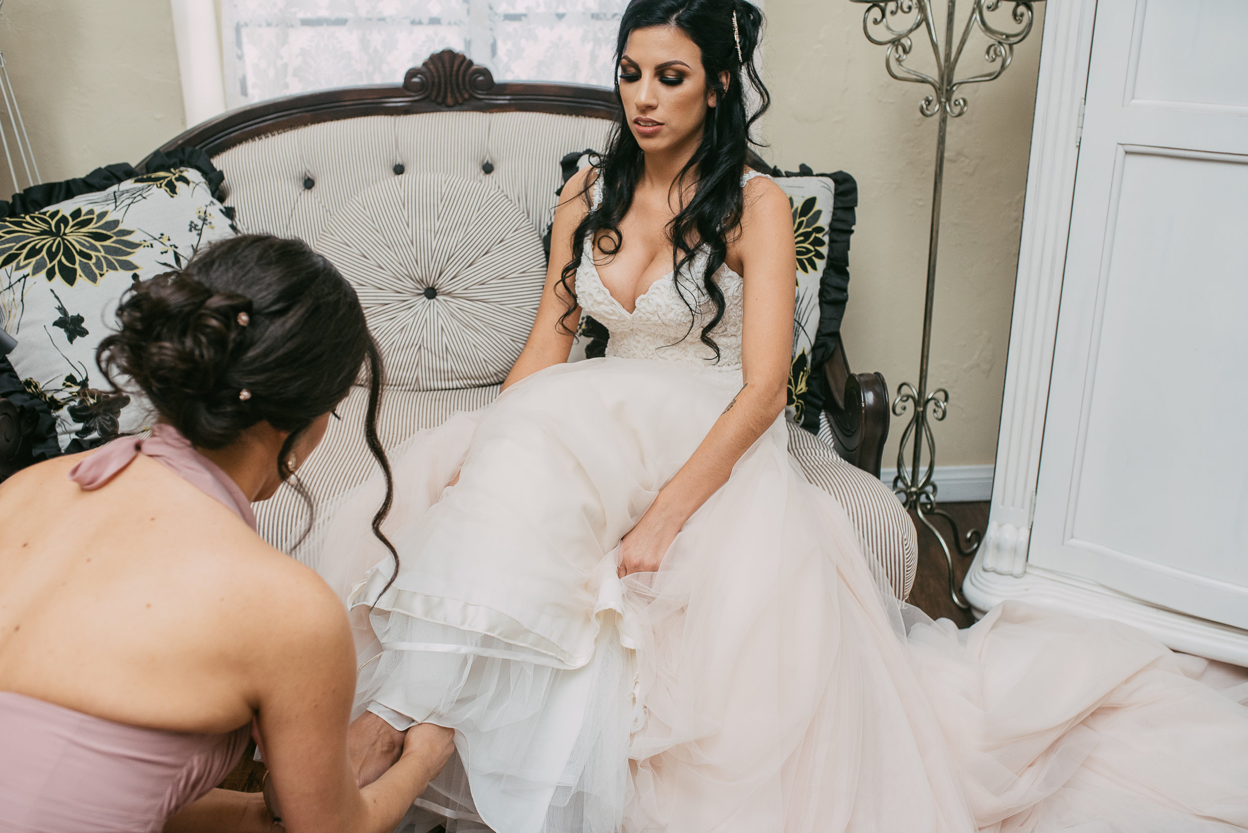 loft-84-riverside-maura-wedding-getting-ready-14-3.jpg