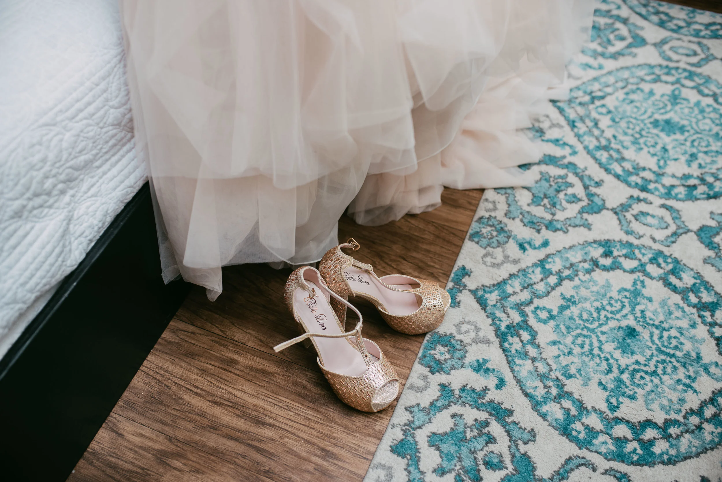 loft-84-riverside-maura-wedding-getting-ready-15.jpg
