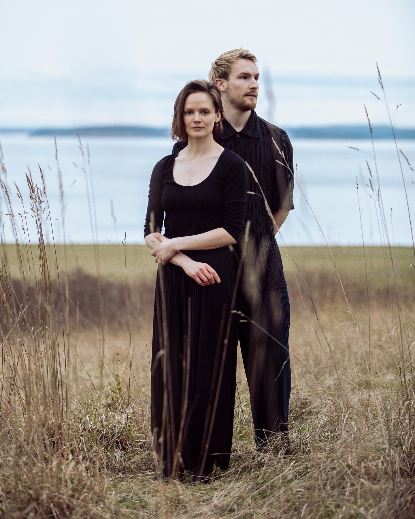 Just us pretending to be serious 🙃 Photo by the amazing @lindsaythomasphoto