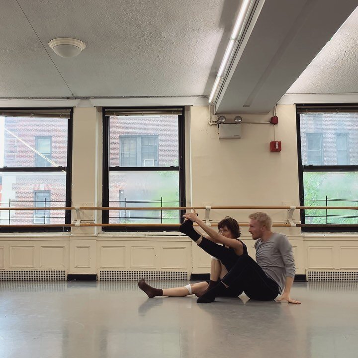 Dig into our unique non-binary partnering style this July as part of our Chicago Intensive! 8 more days to apply! FLOCKy magic 6hrs a day, Tuesday-Saturday at @therootedspace! More info through link in bio!