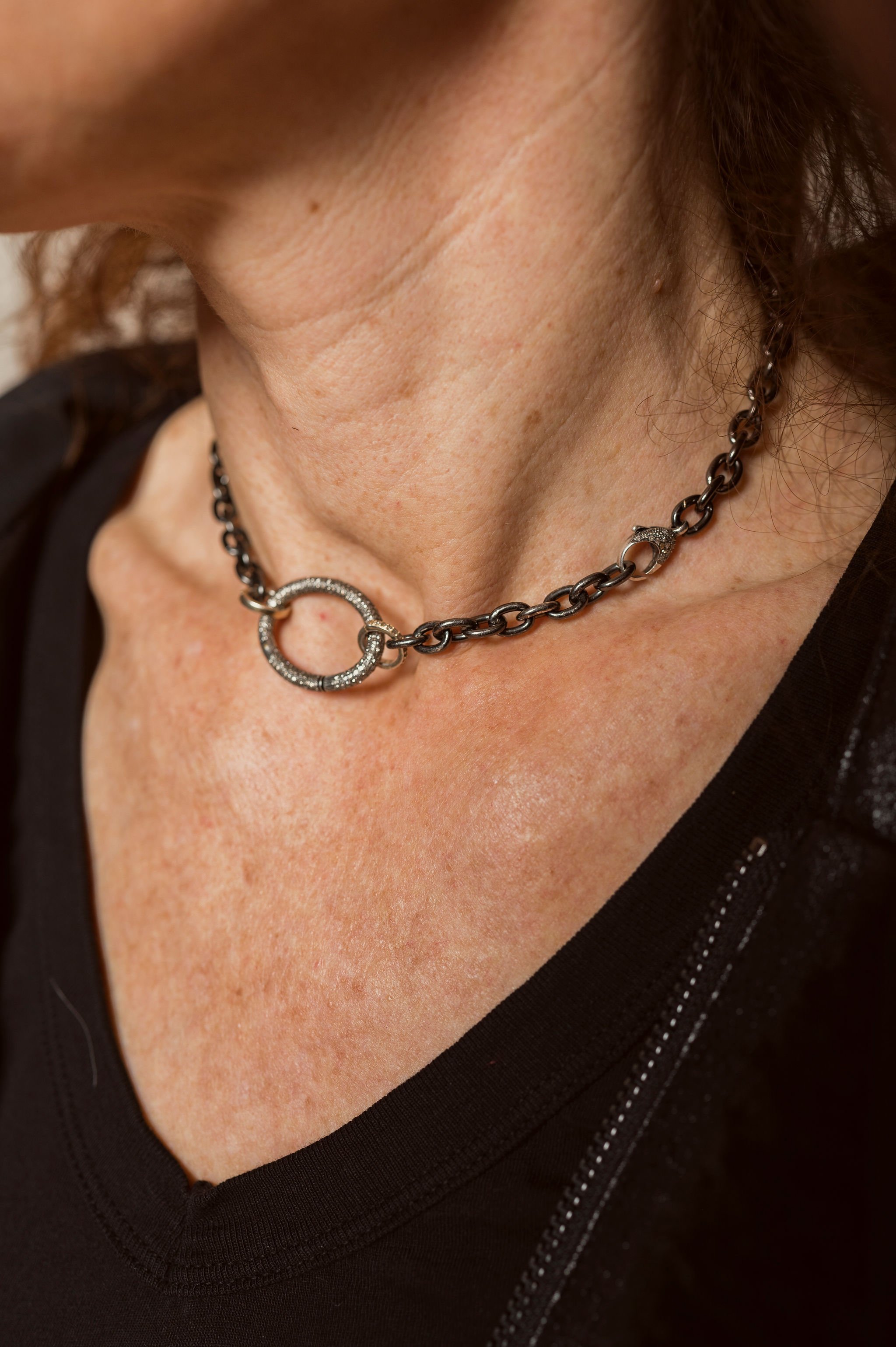 Simple chain-style necklace