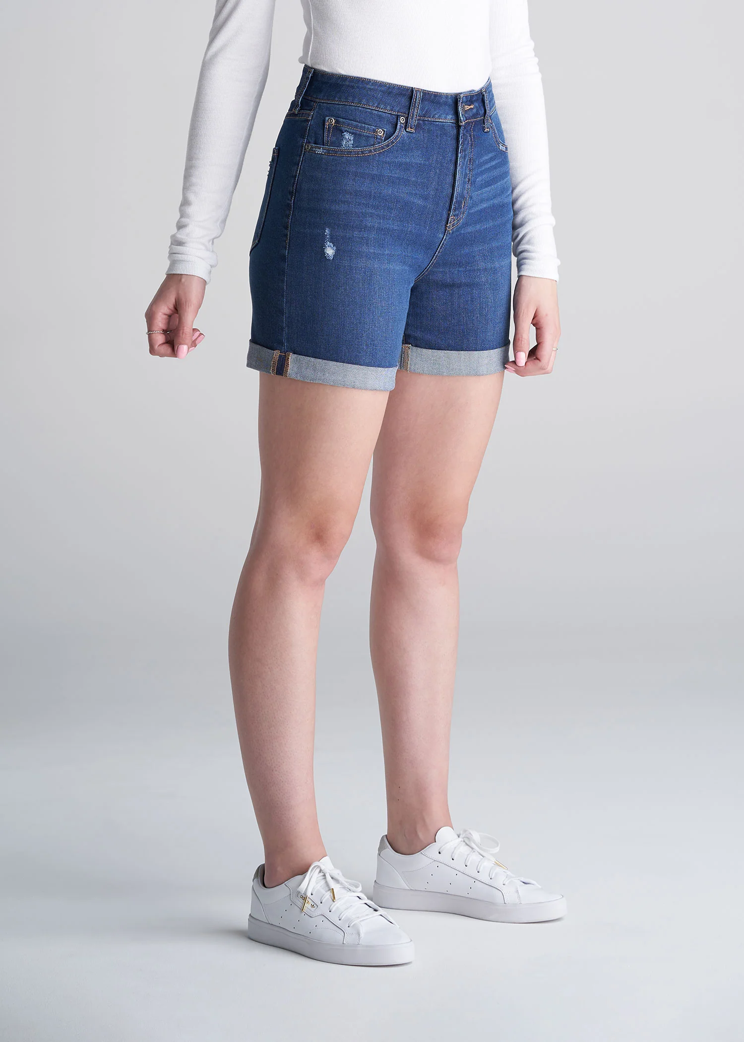 Denim shorts with cuff.png