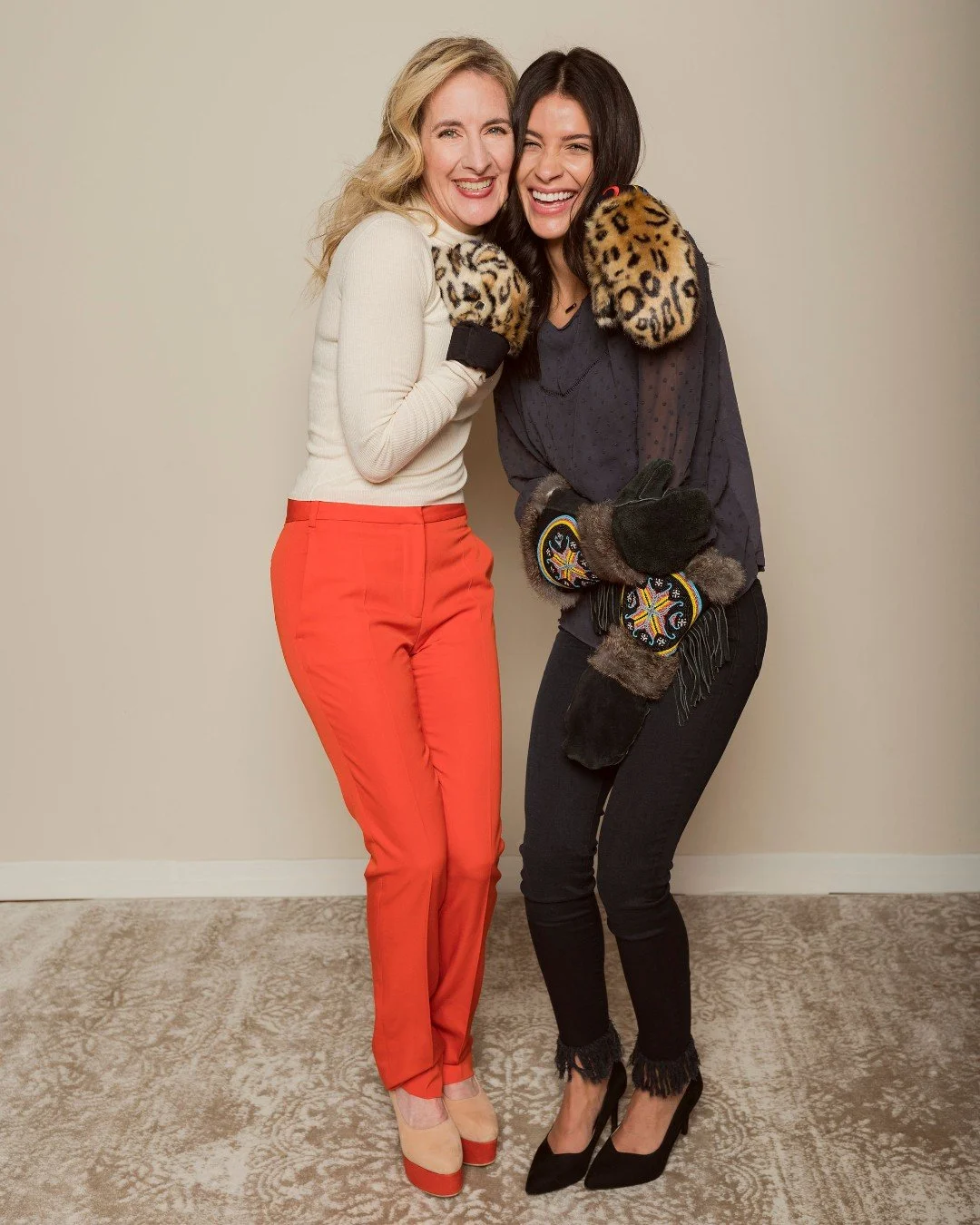 Cold weather doesn&rsquo;t mean dull dressing. Add warmth and personality &mdash; like these statement mittens. ❄️ Confidence isn&rsquo;t about perfection; it&rsquo;s about comfort in what you choose.