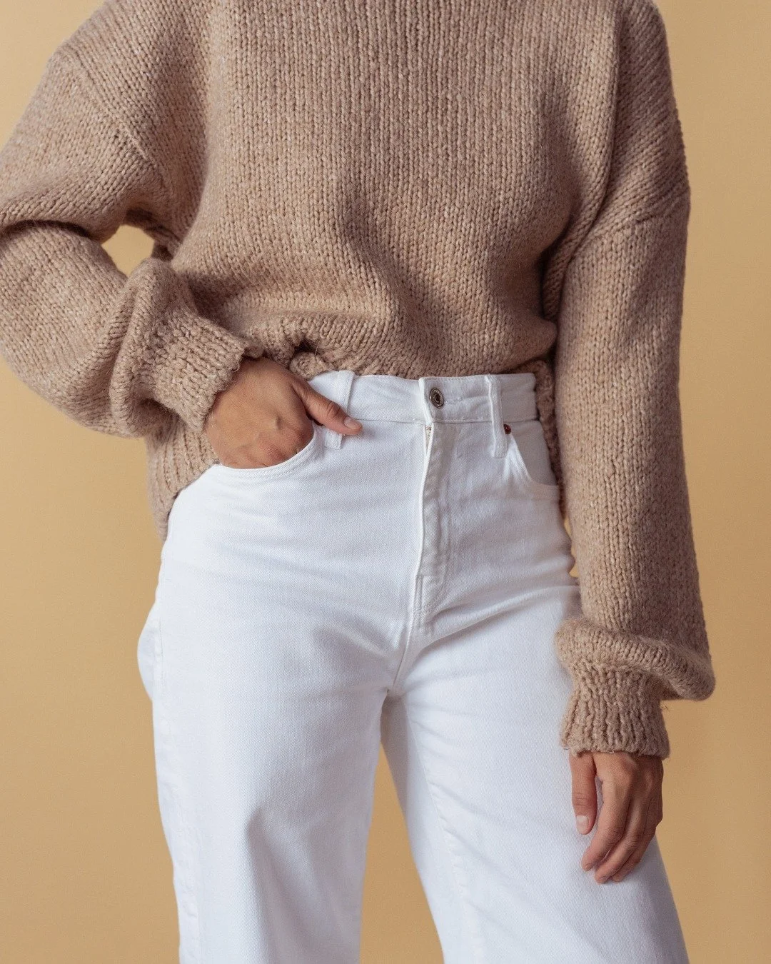 Yes, you can wear white in winter 🤍

Winter white isn&rsquo;t about breaking rules&mdash;it&rsquo;s about choosing the right fabrics, textures, and contrast so white actually works for you. From cozy knits and structured layers to bold accessories a