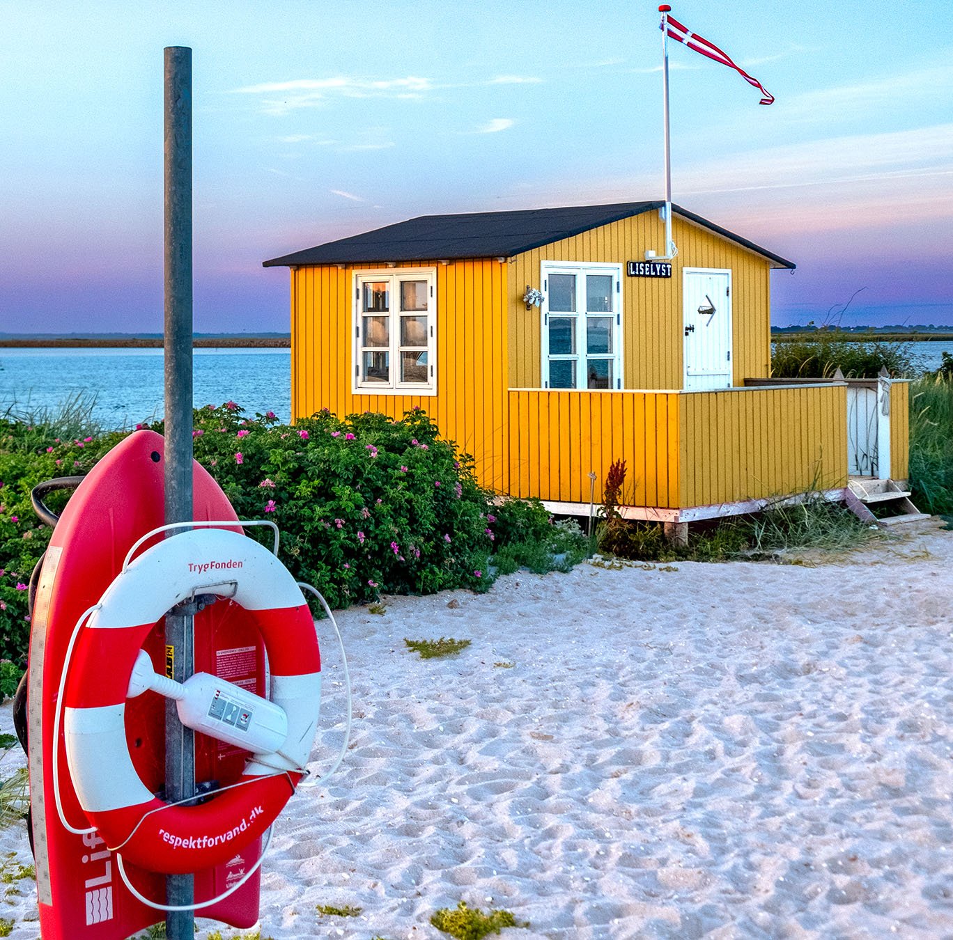 danish-beach-hut.jpg