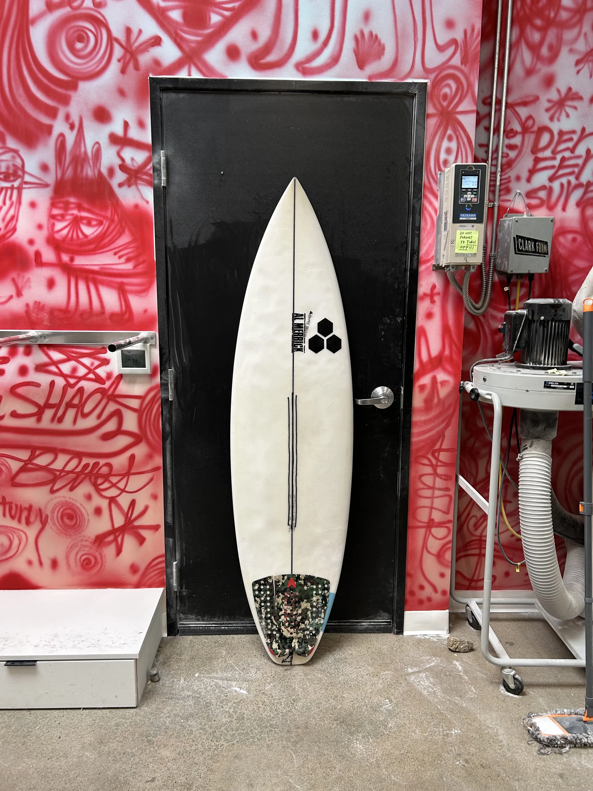 CI Happy Used, against wall