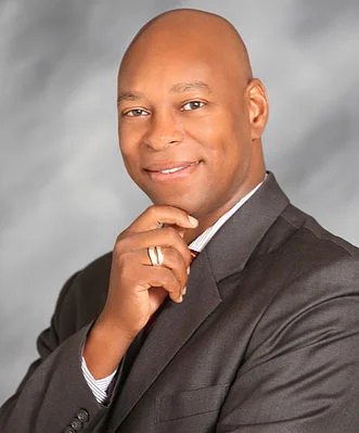 Darryl Settles headshot.jpg