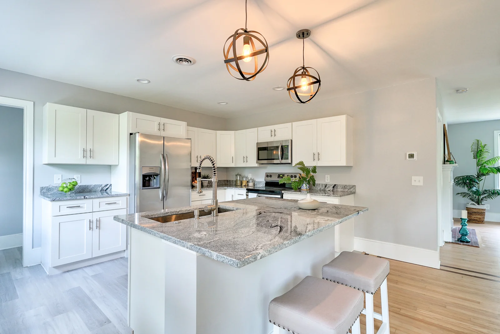 12Kitchen.jpg
