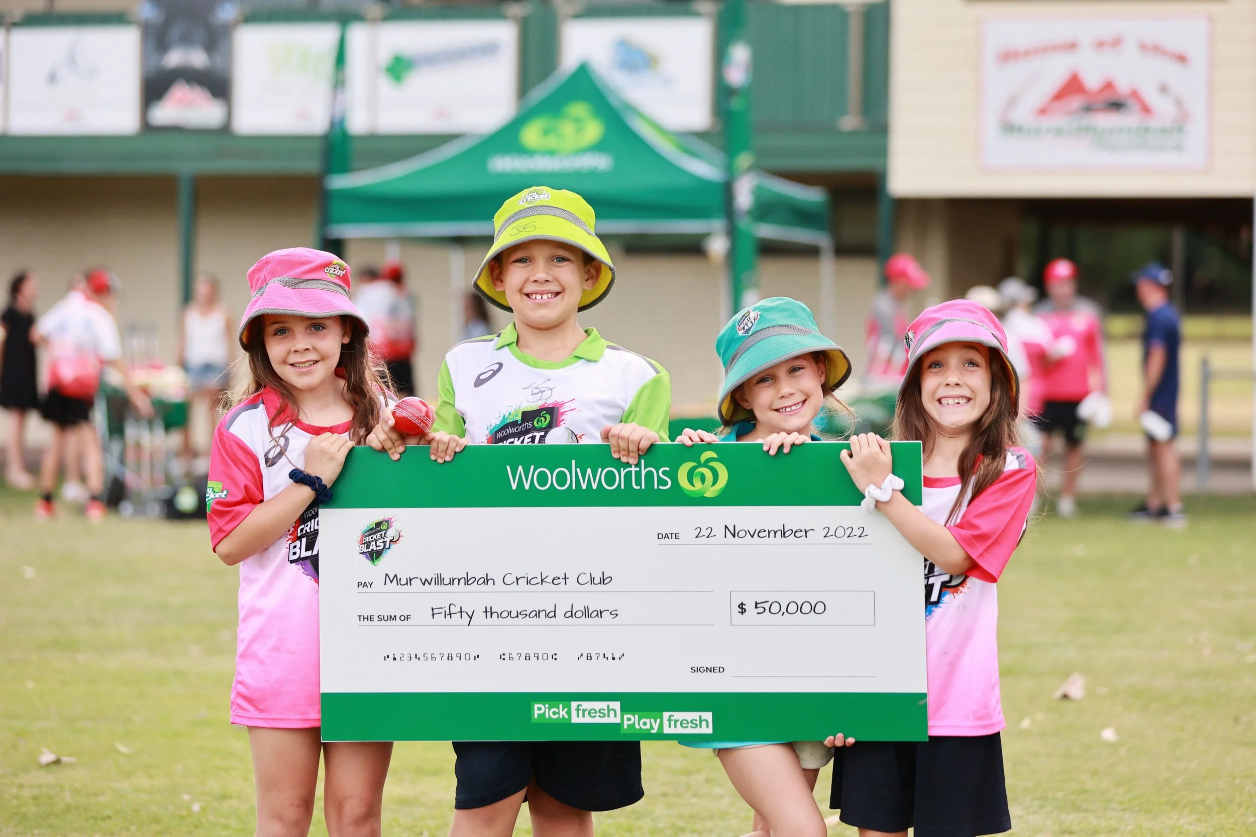 006 @GAZiPHOTO_murwillumbah-cricket-club-woolworths-donation.JPG