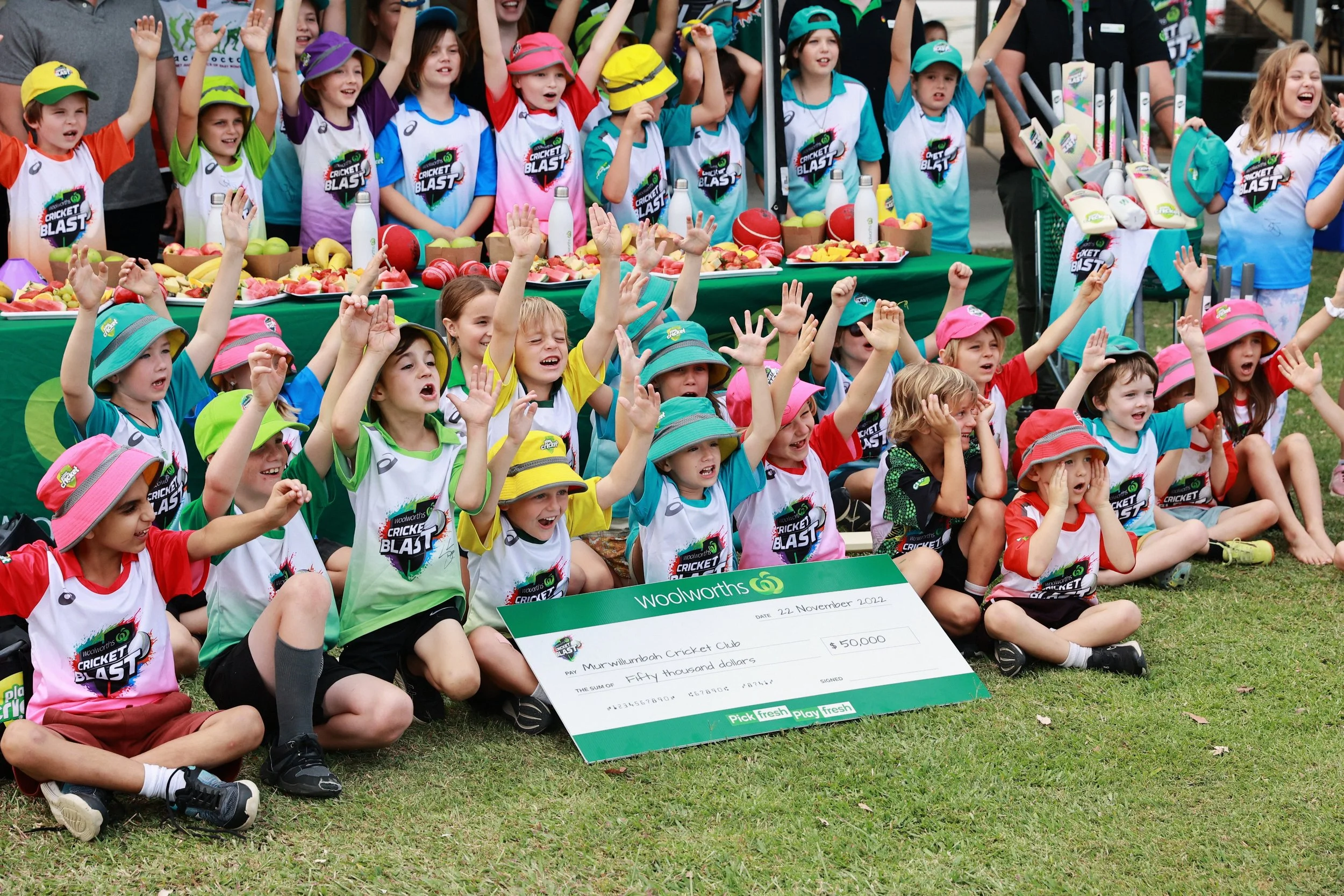 005 @GAZiPHOTO_murwillumbah-cricket-club-woolworths-donation.JPG