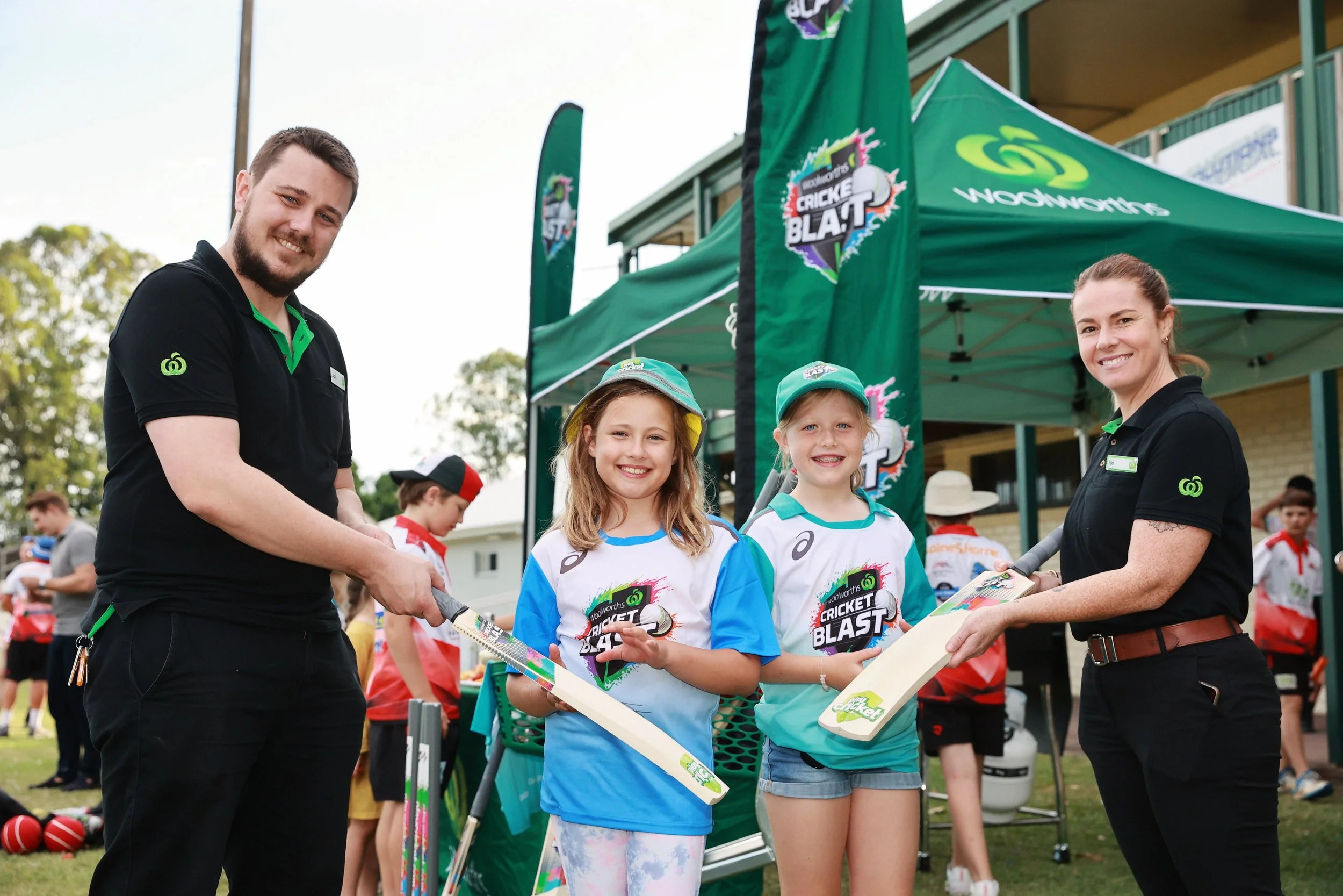 041 @GAZiPHOTO_murwillumbah-cricket-club-woolworths-donation.JPG