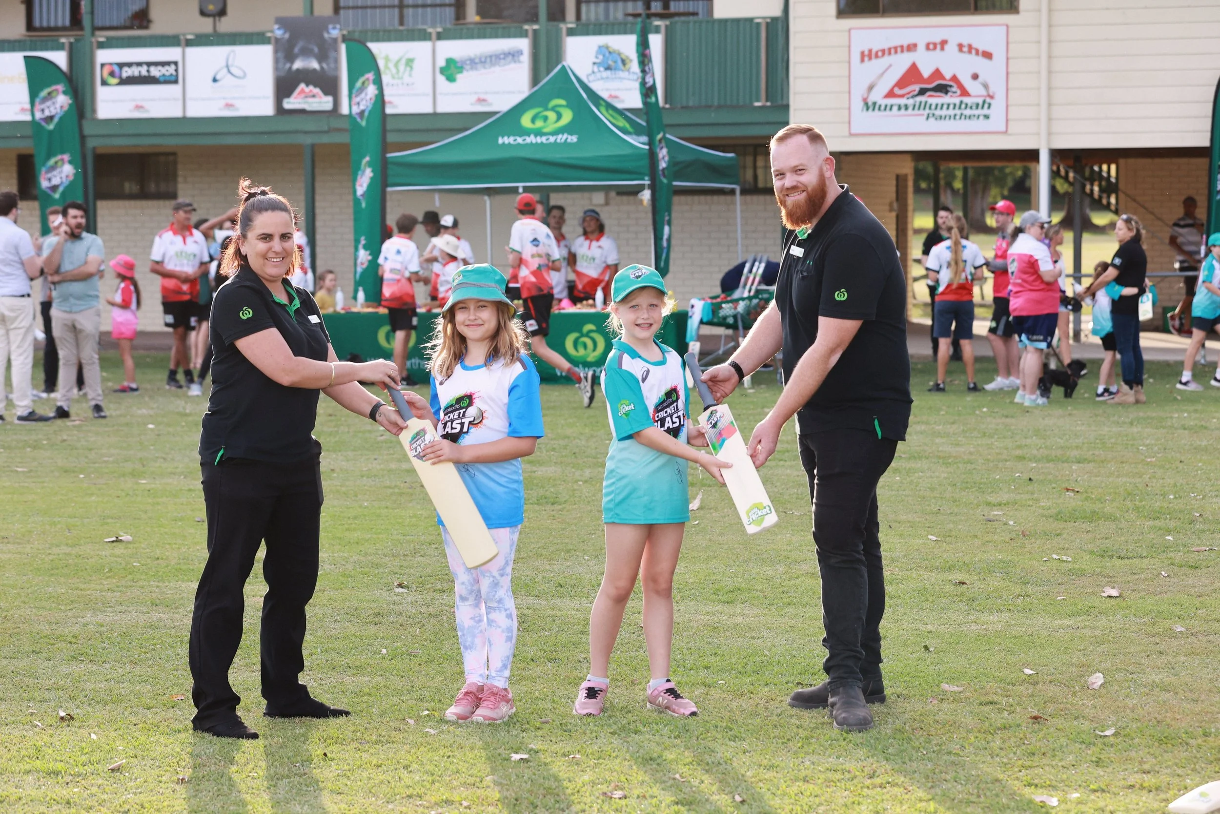 042 @GAZiPHOTO_murwillumbah-cricket-club-woolworths-donation.JPG