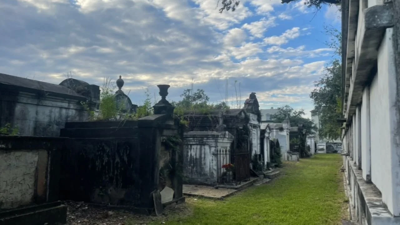 Lafayette Cemetery No. 1, a valuable stop in The Garden District Tour by Hottest Hell.