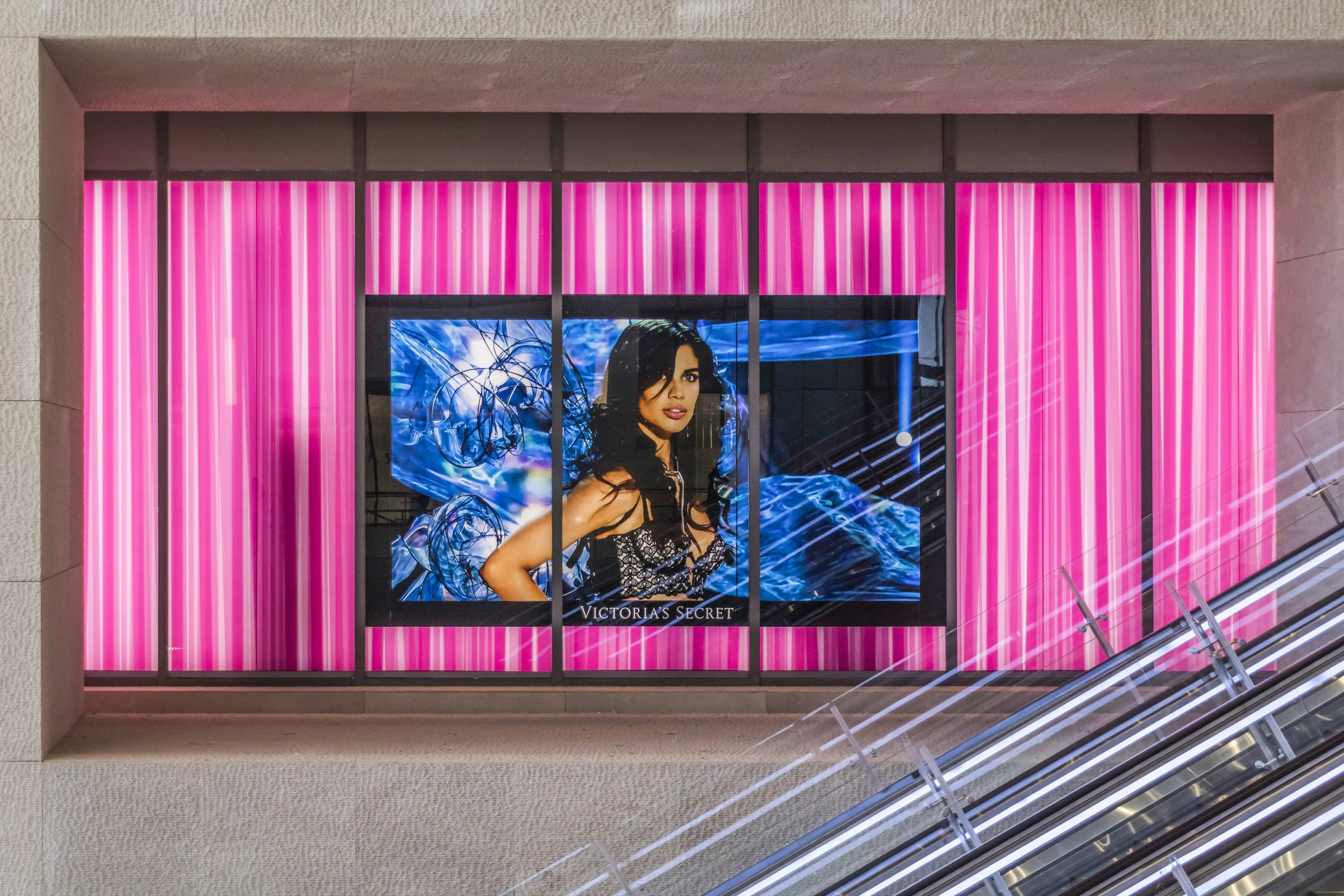 jeb_customprojects_retailfacades_victoriasecret_suzhou_china_01.jpg