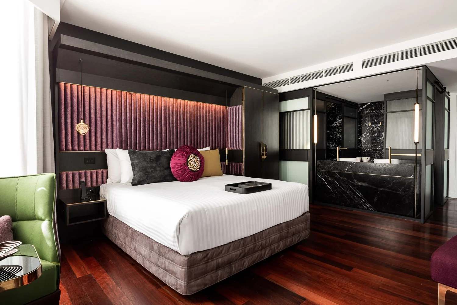 jeb-customprojects-qt-hotel-perth-04.jpg