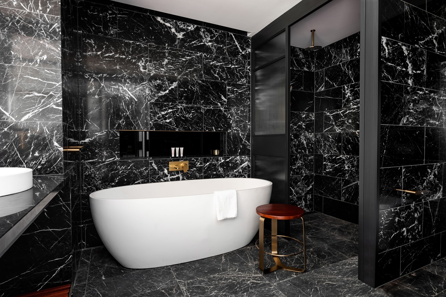 jeb-customprojects-qt-hotel-perth-02.jpg
