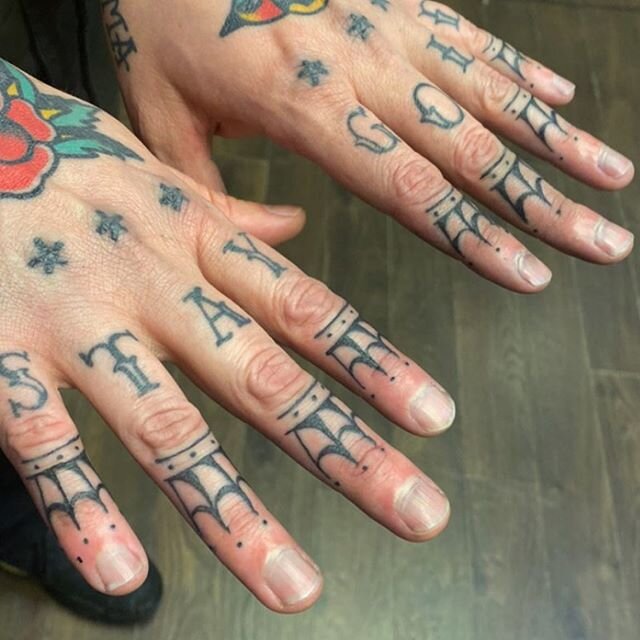 Drawn on finger webs done by @stencil_destroyer