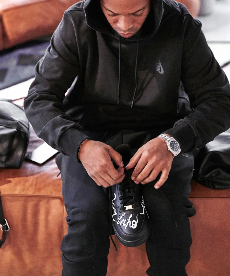 ronaldinho-jacket-af-1-nike-soccerbible-portraits_0000_r10-29.jpg
