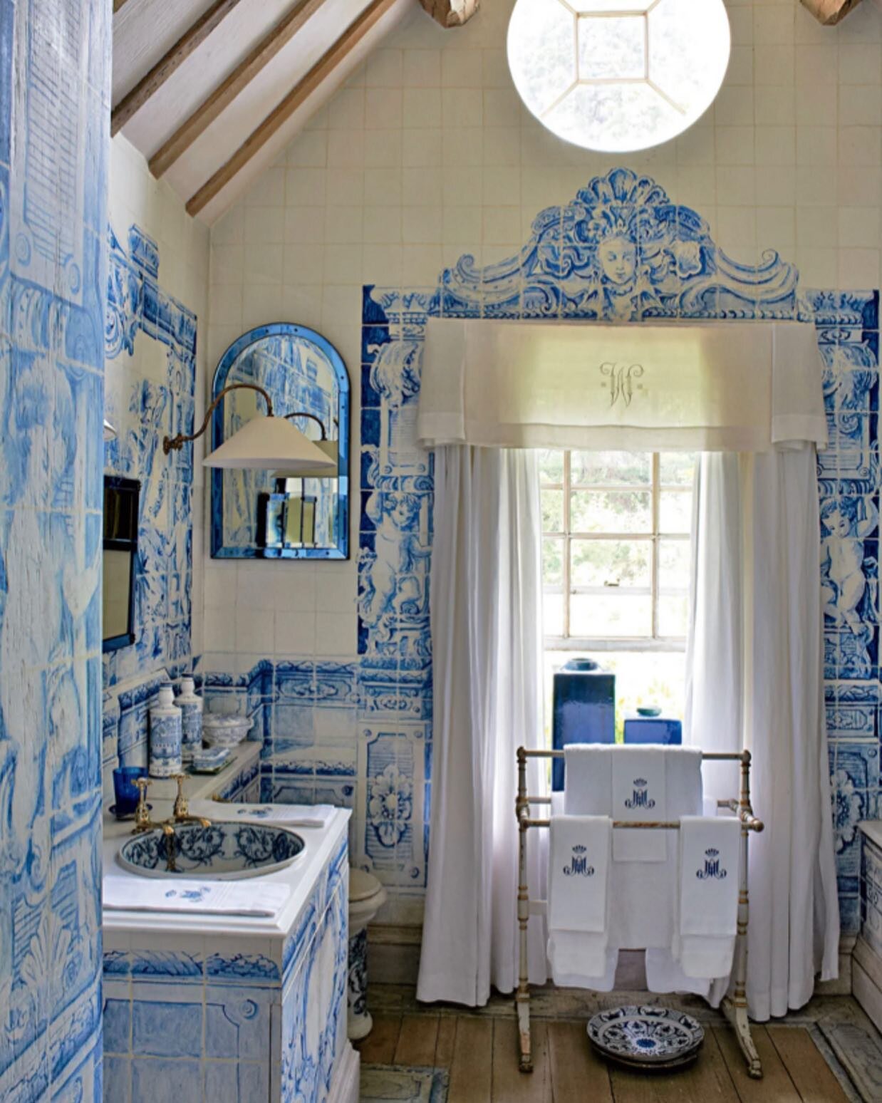 I was busy researching Georgian architecture yesterday for a new project and came across this astonishing bathroom in the Wiltshire home of @anouskahempeldesign in @archdigest which took me way off my research track but completely captivated me. The 