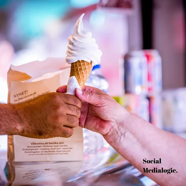 Artisan Glacier ? 👉🏼Social Medialogie rafraichit vos r&eacute;seaux sociaux et vous aide &agrave; d&eacute;velopper votre activit&eacute; 🍦! &Agrave; partir de 179&euro;/mois 🚀www.socialmedialogie.com ✨ #reseauxsociaux #communitymanager #freelanc