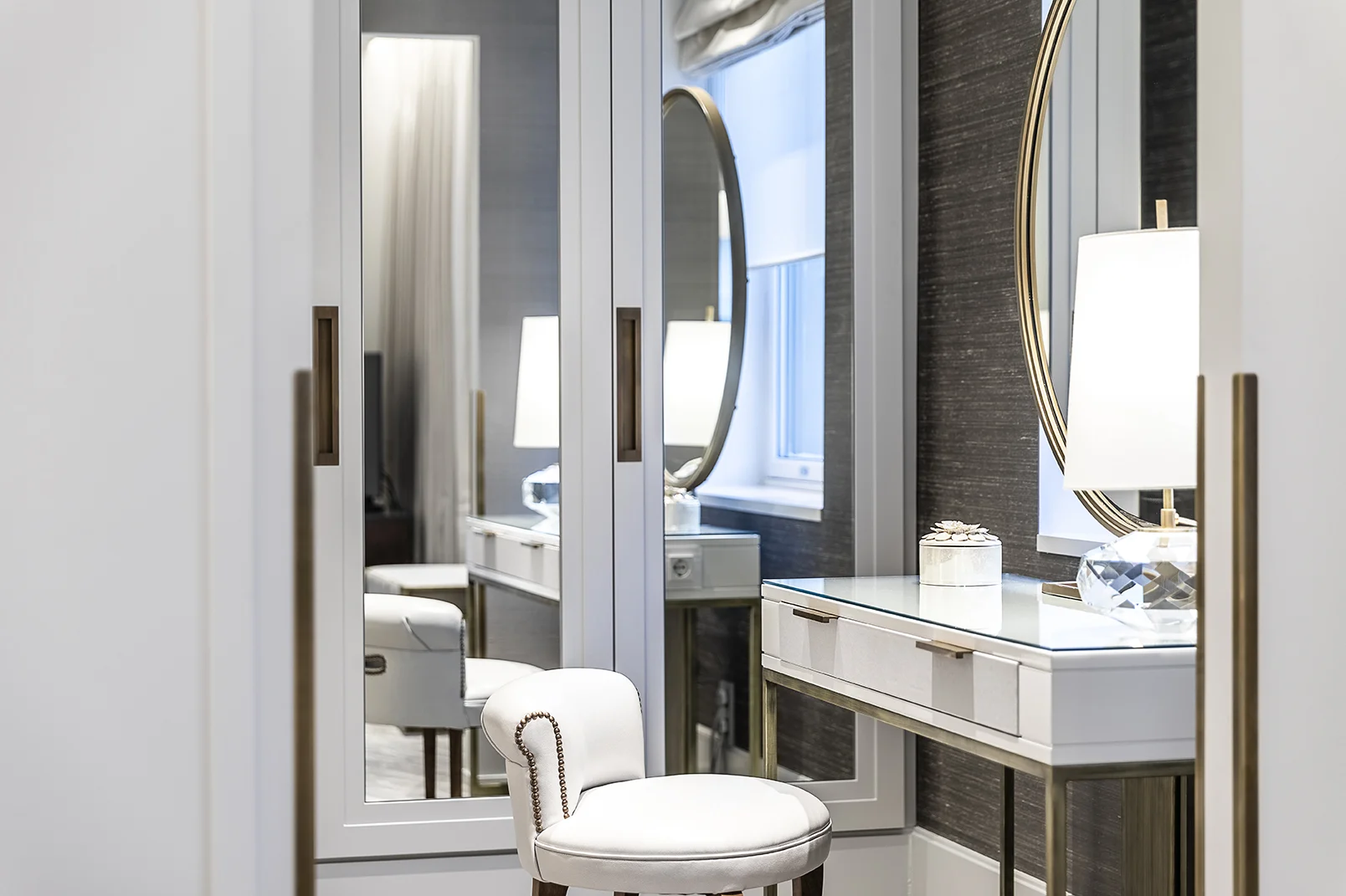 Abel Suite Dressing.jpg