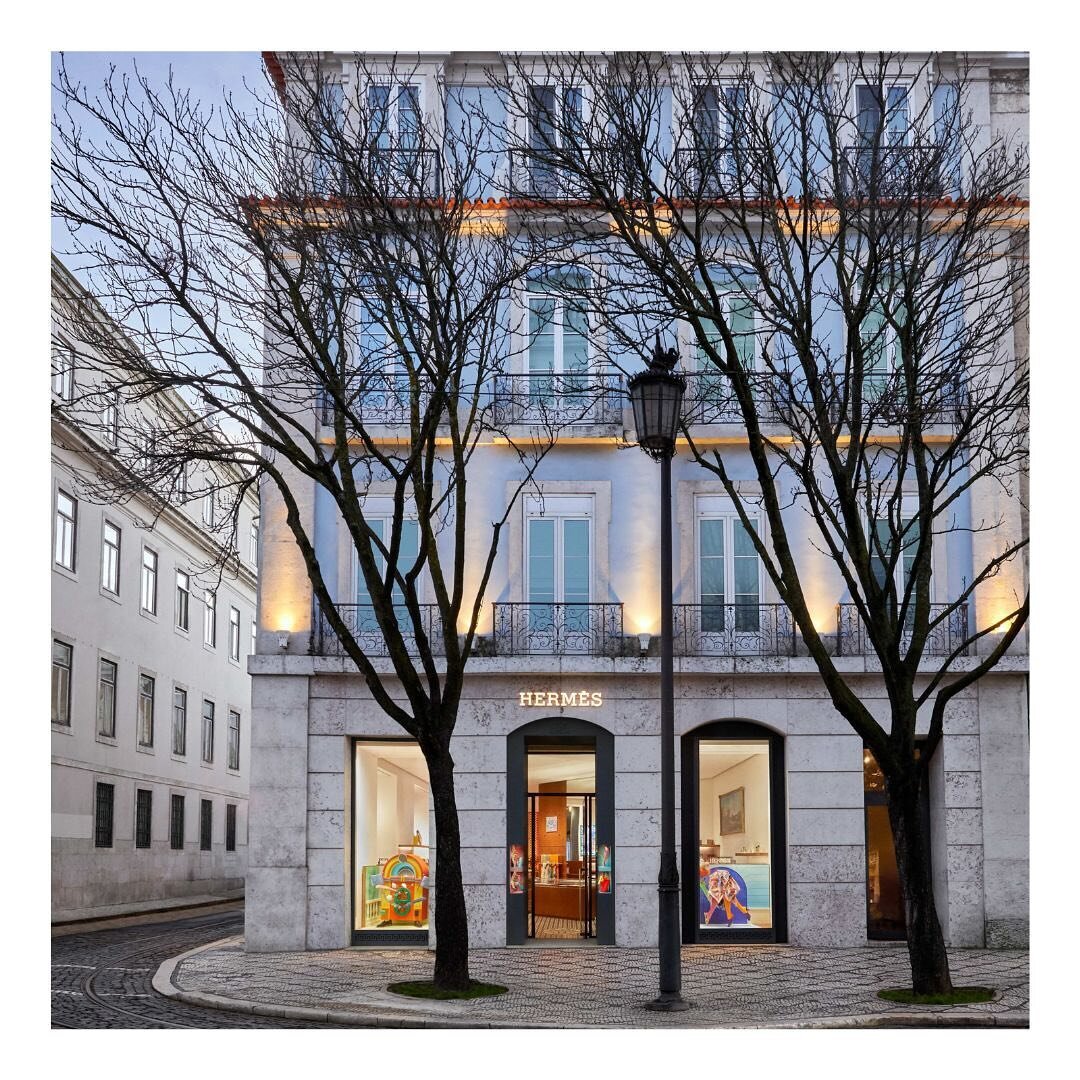 Herm&egrave;s&rsquo; Lisbon store, first inaugurated in 2001, re-opens on the 24th of February, re-designed and re-imagined at the hands of the atelier of RDAI. With colour permeating the store from the inside out, the classic colours of the Maison a