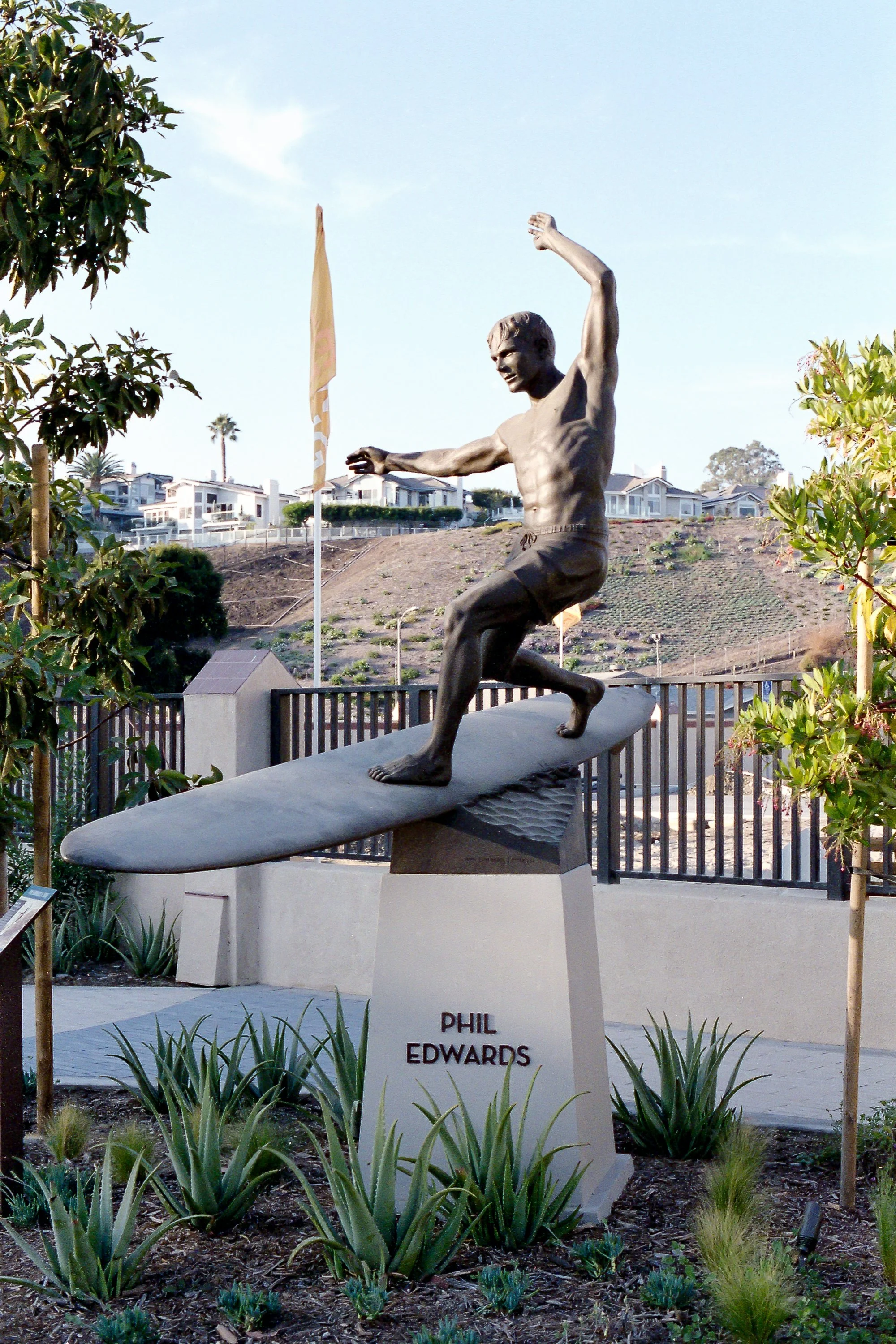 Phil Edwards statue -California