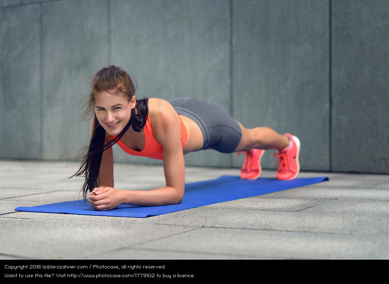 1779102-fit-young-woman-doing-planks-human-being-woman-photocase-stock-photo-large.jpg