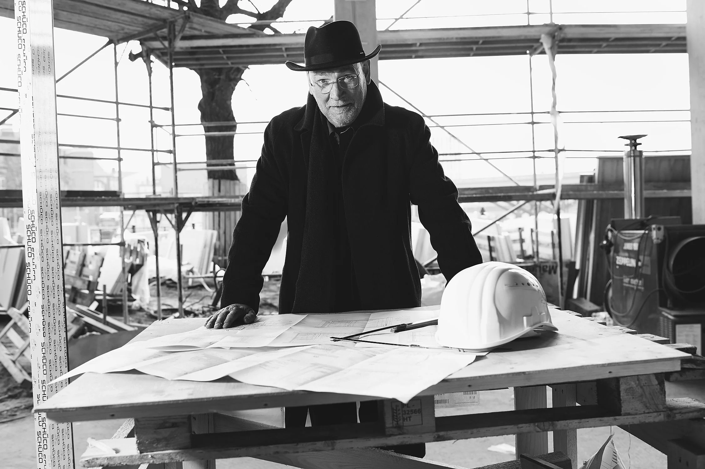  die Baustelle neu strukturiert werden muss. 