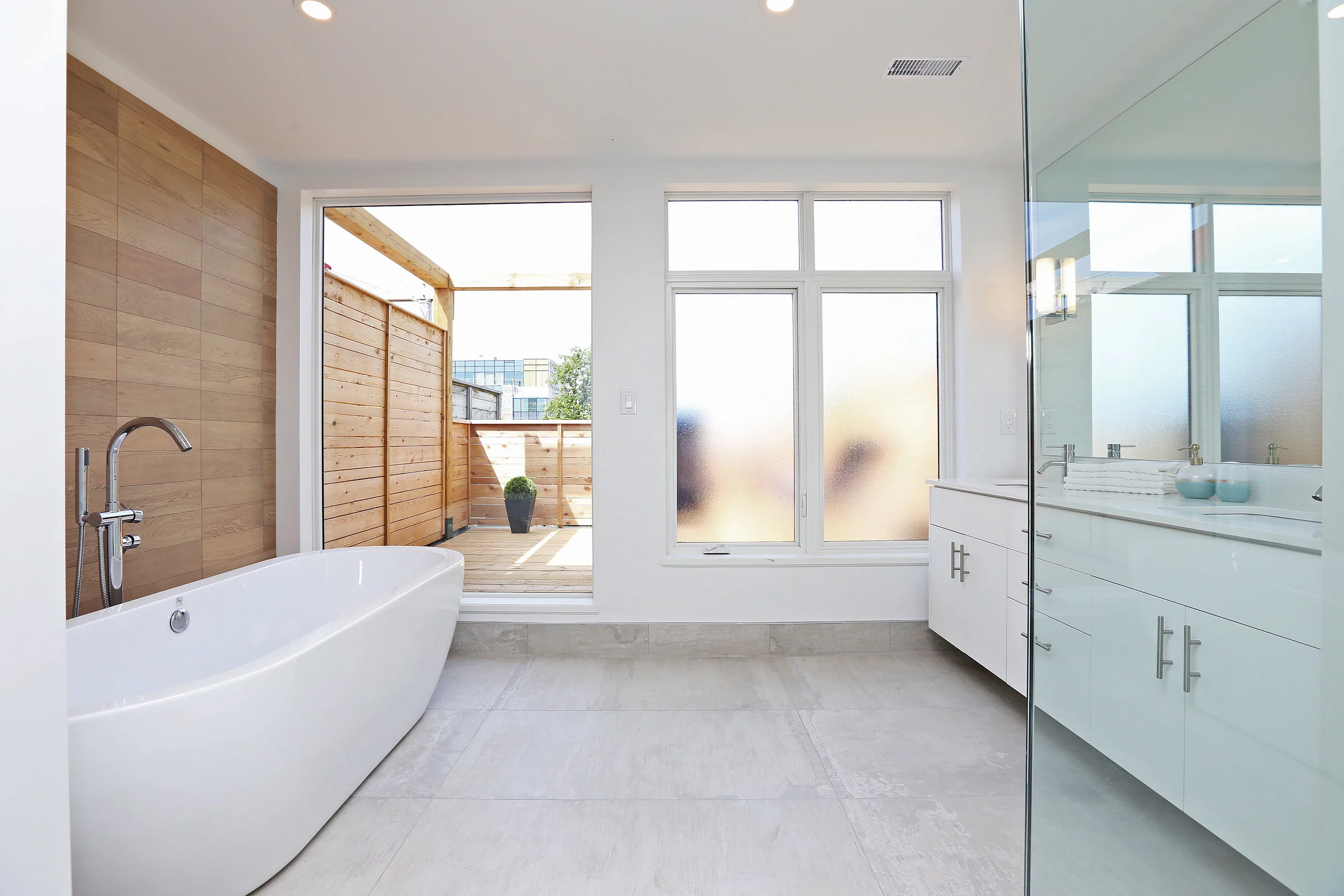 Master Bedroom Ensuite 3 copy.jpg