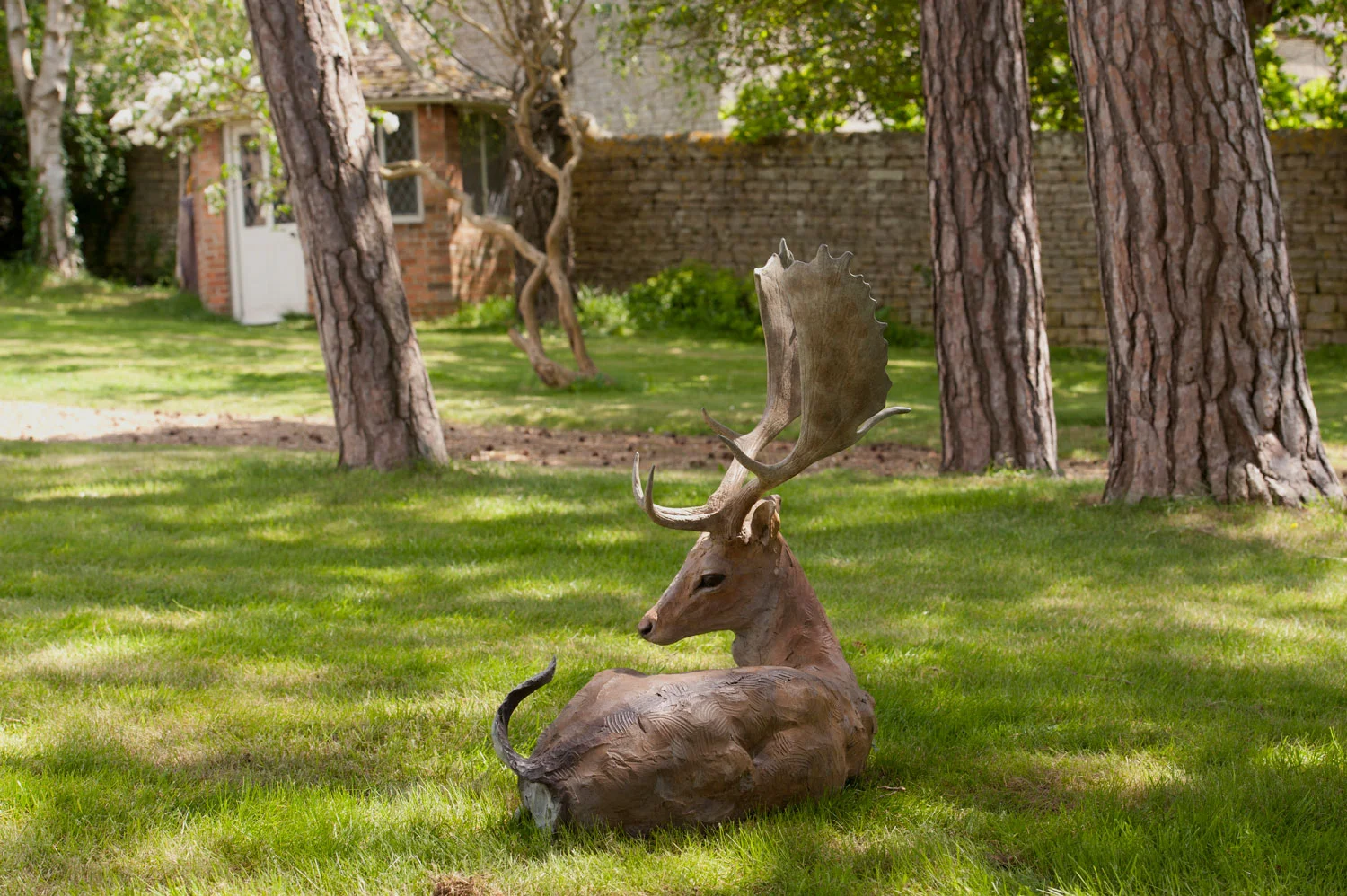 gillick-fallow-buck-bronze-sculpture-scotts-pine-web.jpg