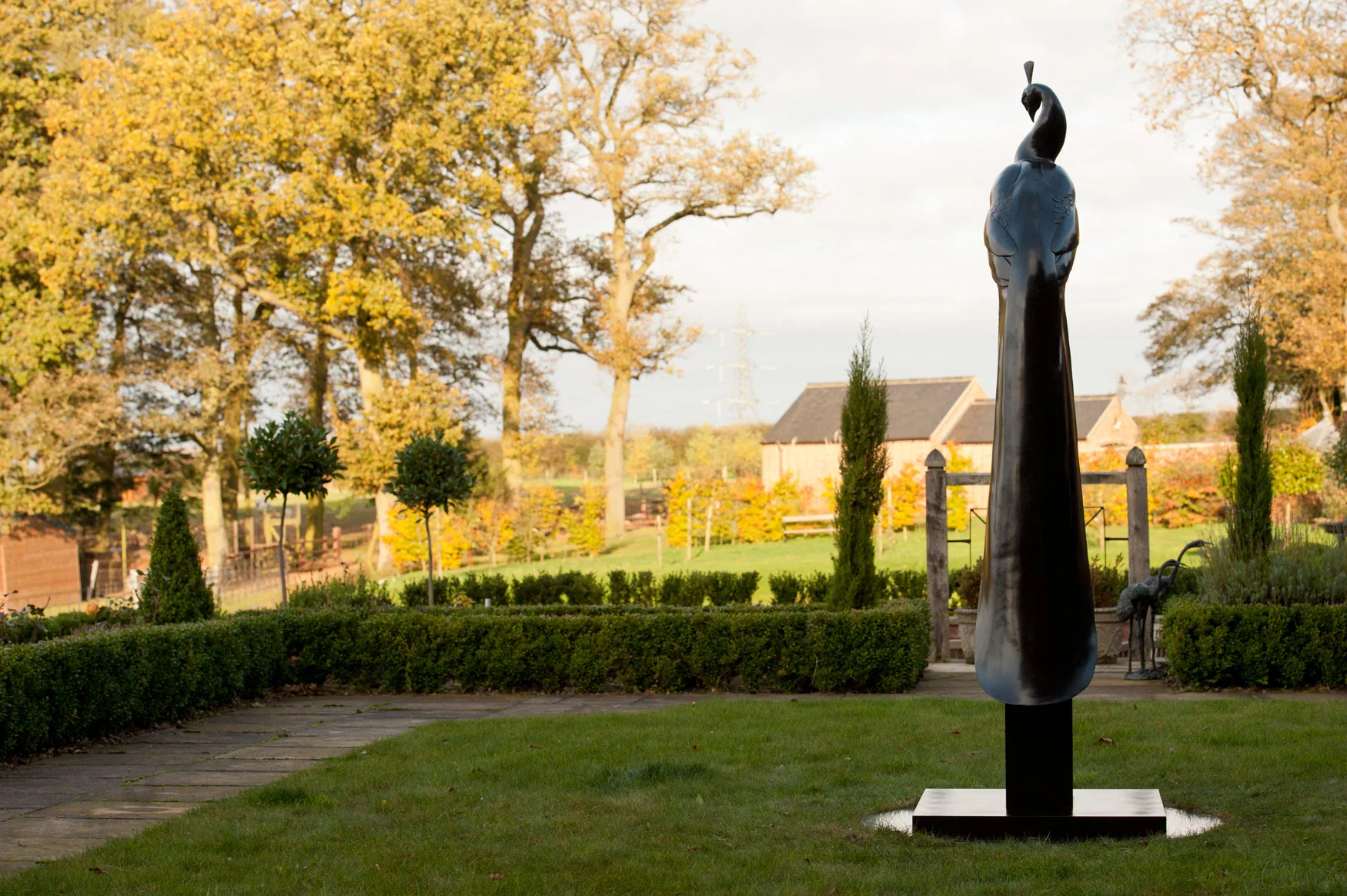 gillick-peacock-lifesize-bronze-sculpture-on-plinth-tail-view-banner-web.jpg