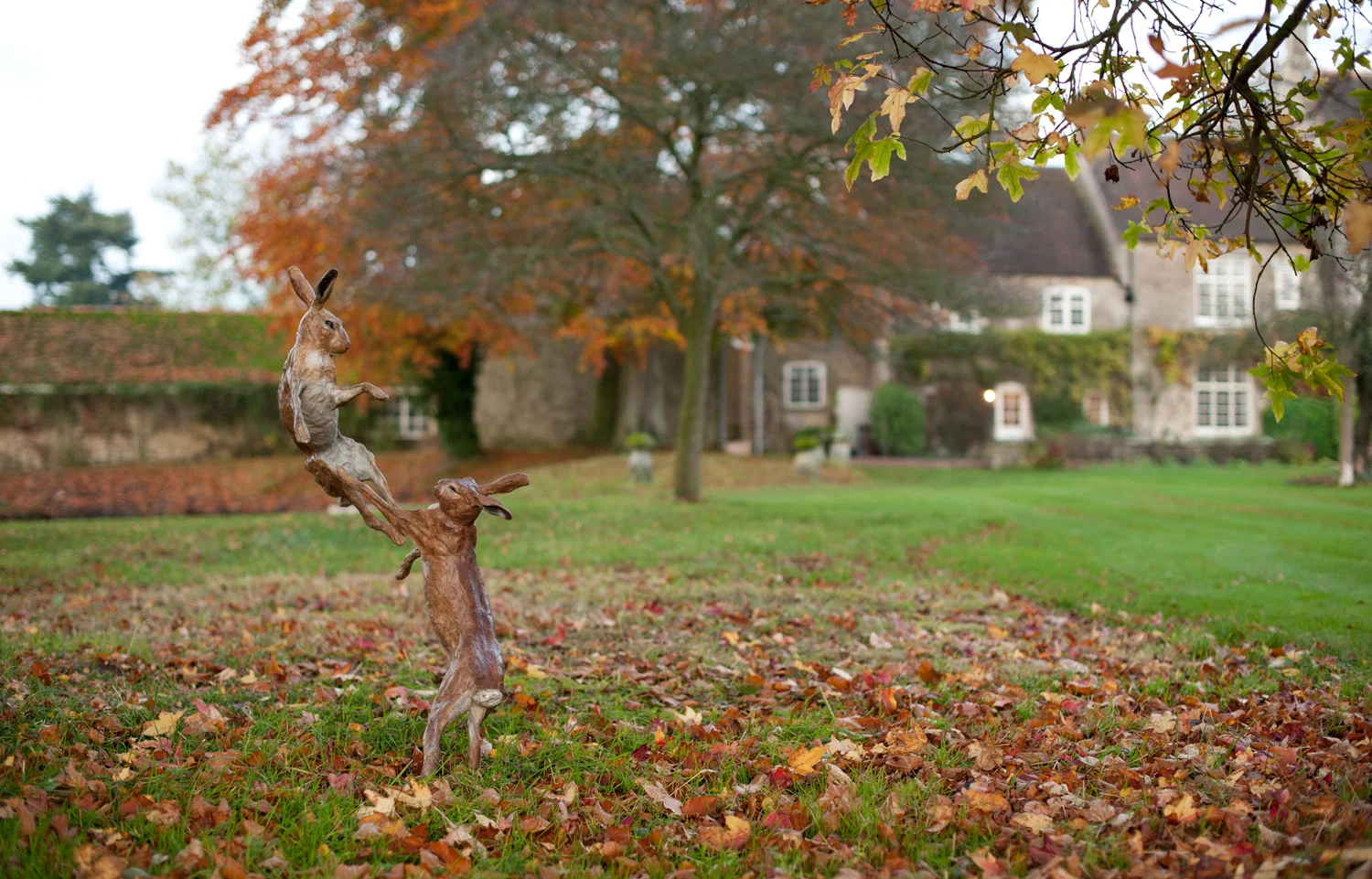 gillick-mad-march-hares-leaping-bronze-sculpture-lifesize-in-situ-web5.jpg