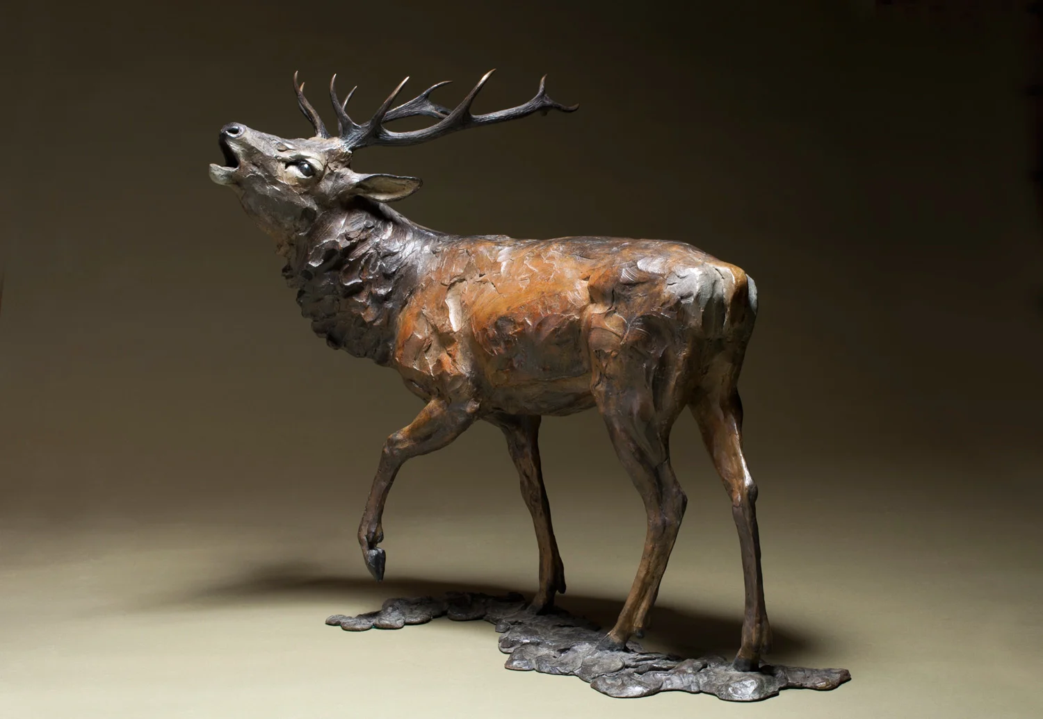 gillick-red-stag-challenge-roaring-bellowing-monarch-scottish-stag-side-web.jpg