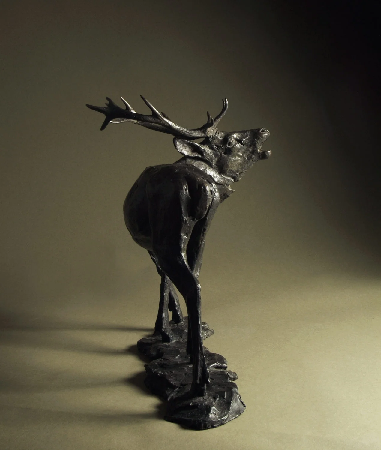 gillick-bellowing-roaring-stag-scottish-red-deer-stag-bronze-sculpture-tail-web.jpg