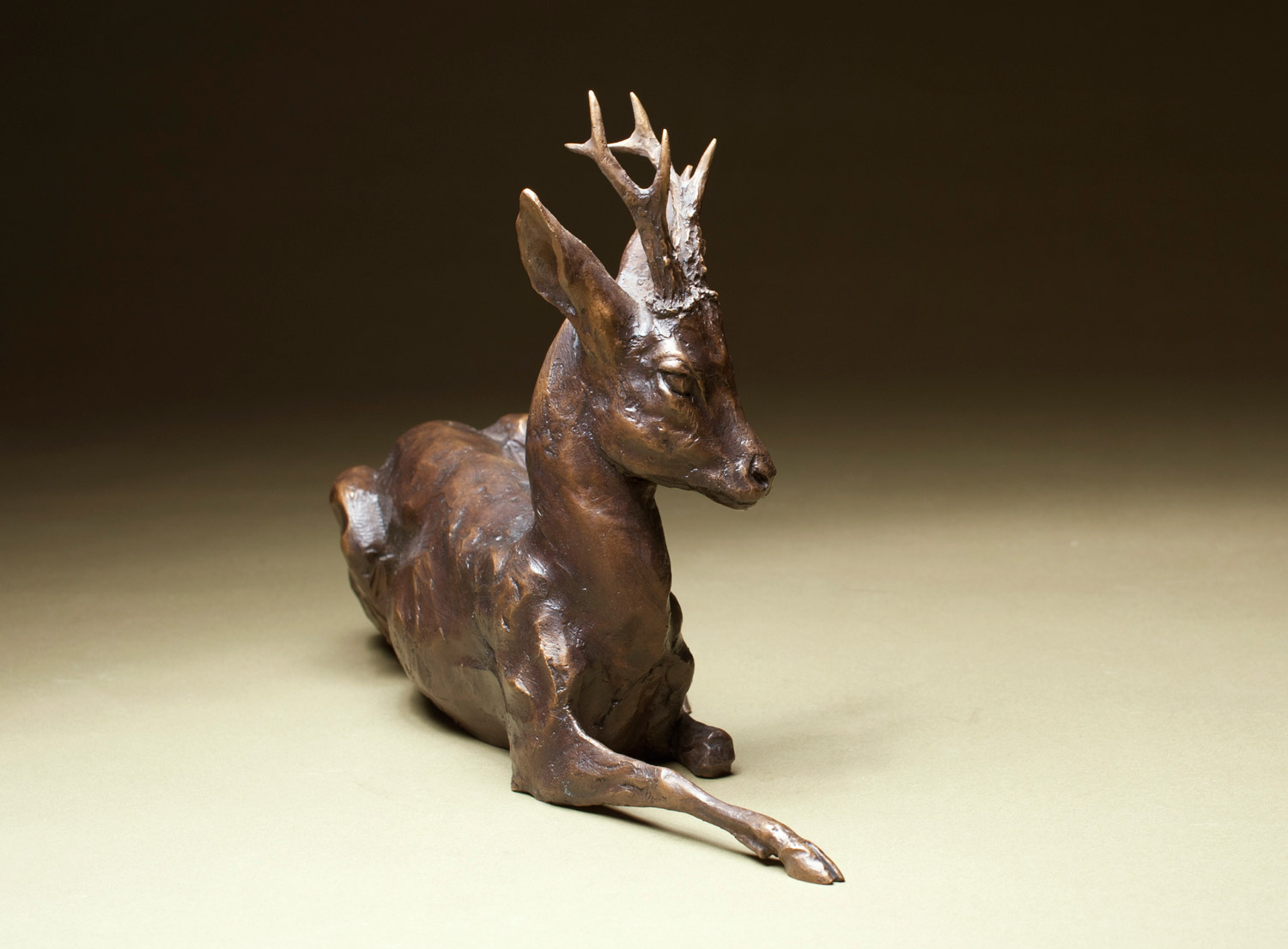 gillick-seated-roe-buck-bronze-sculpture-head-end-web.jpg