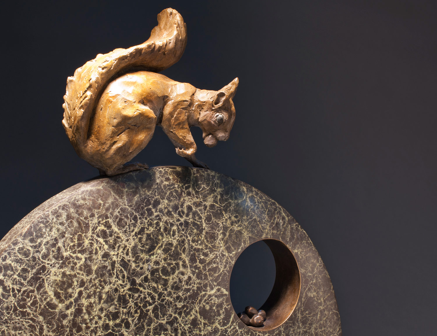 gillick-pair-red-squirrels-on-disc-nuts-in-hole-bronze-sculpture-upper-squirrel-detail-web.jpg