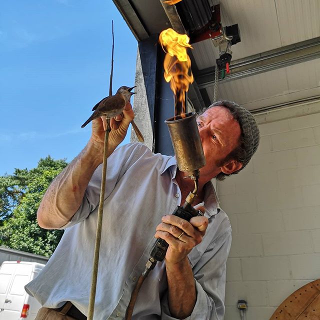 Patinating a bronze reed warbler, getting ready for the coming exhibition. Beer-demanding work!
.
.
.
.
. 
#sculpturedesign
#modernartcollector
#birdsart
#patination
#sgbirds
#tinybirds
#almighty_birds
#allaboutart
#bronzeart
#casts
#bestbirdsshot
#s