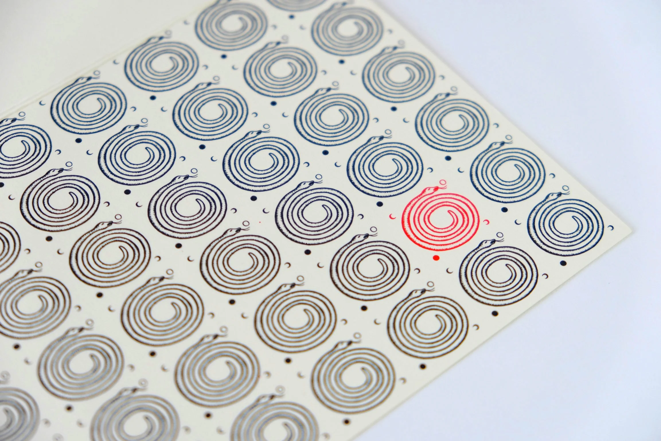 hirsch_Snake_pattern_close.jpg