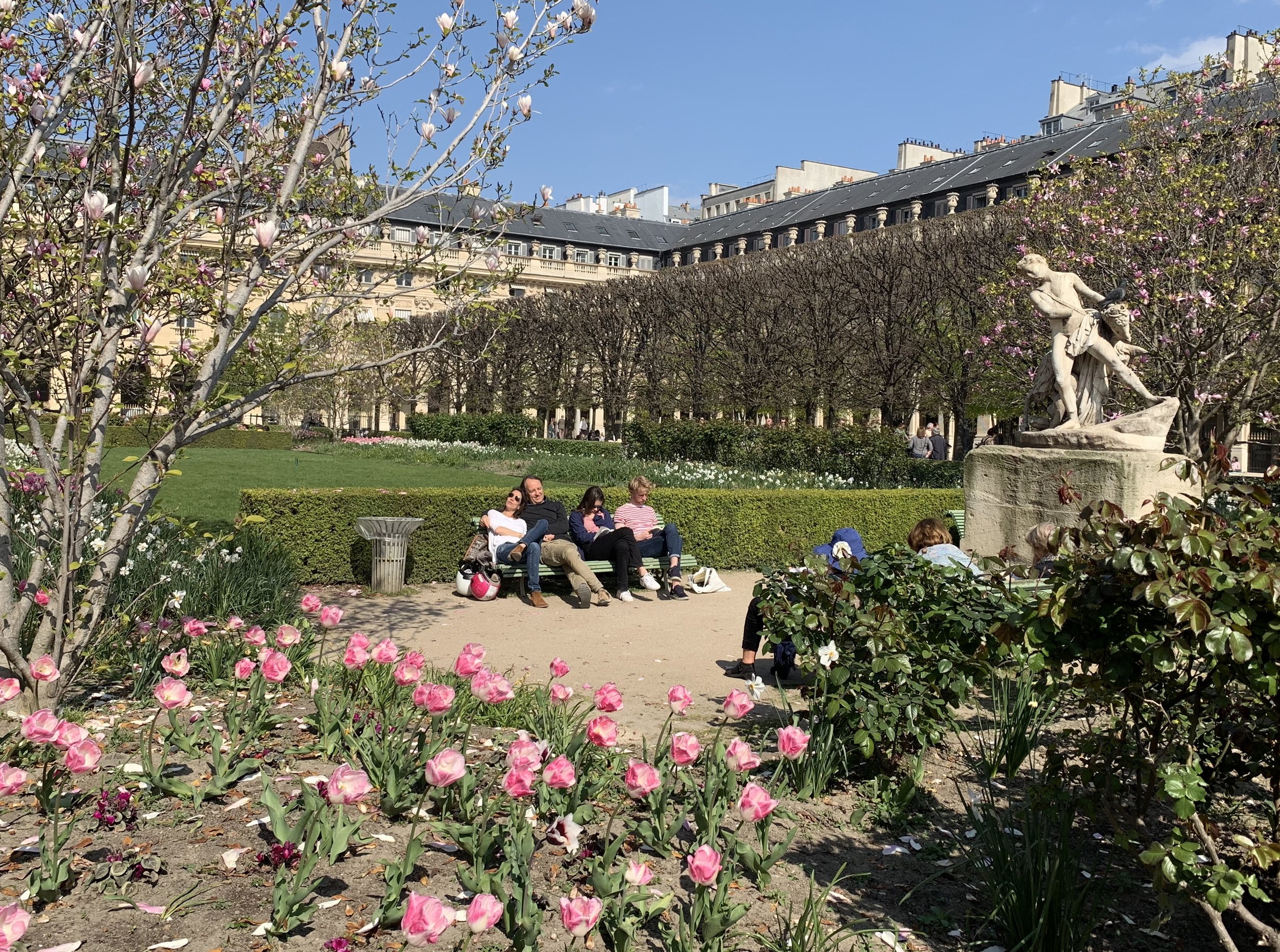 Sunny Sunday at Jardins du Palais Royal