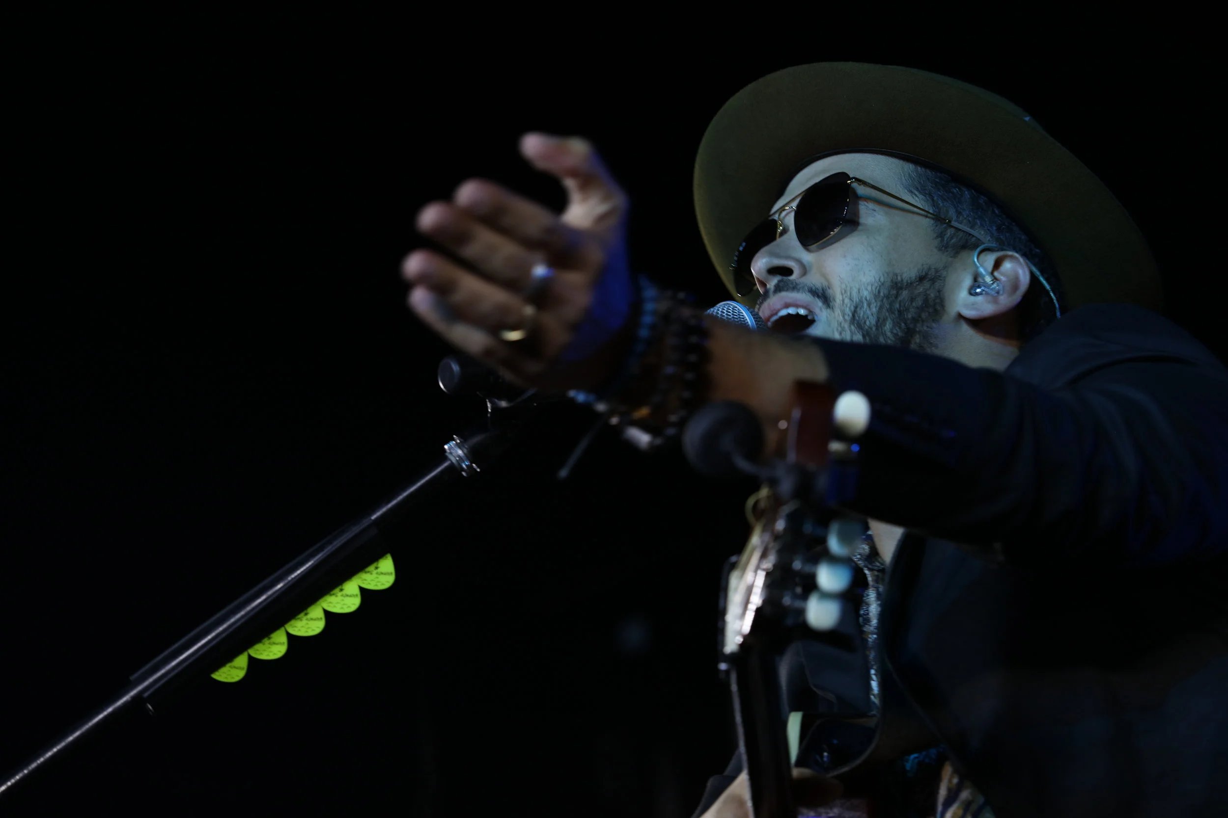 Zeo Munoz Singer musician composer balada pop Dominican