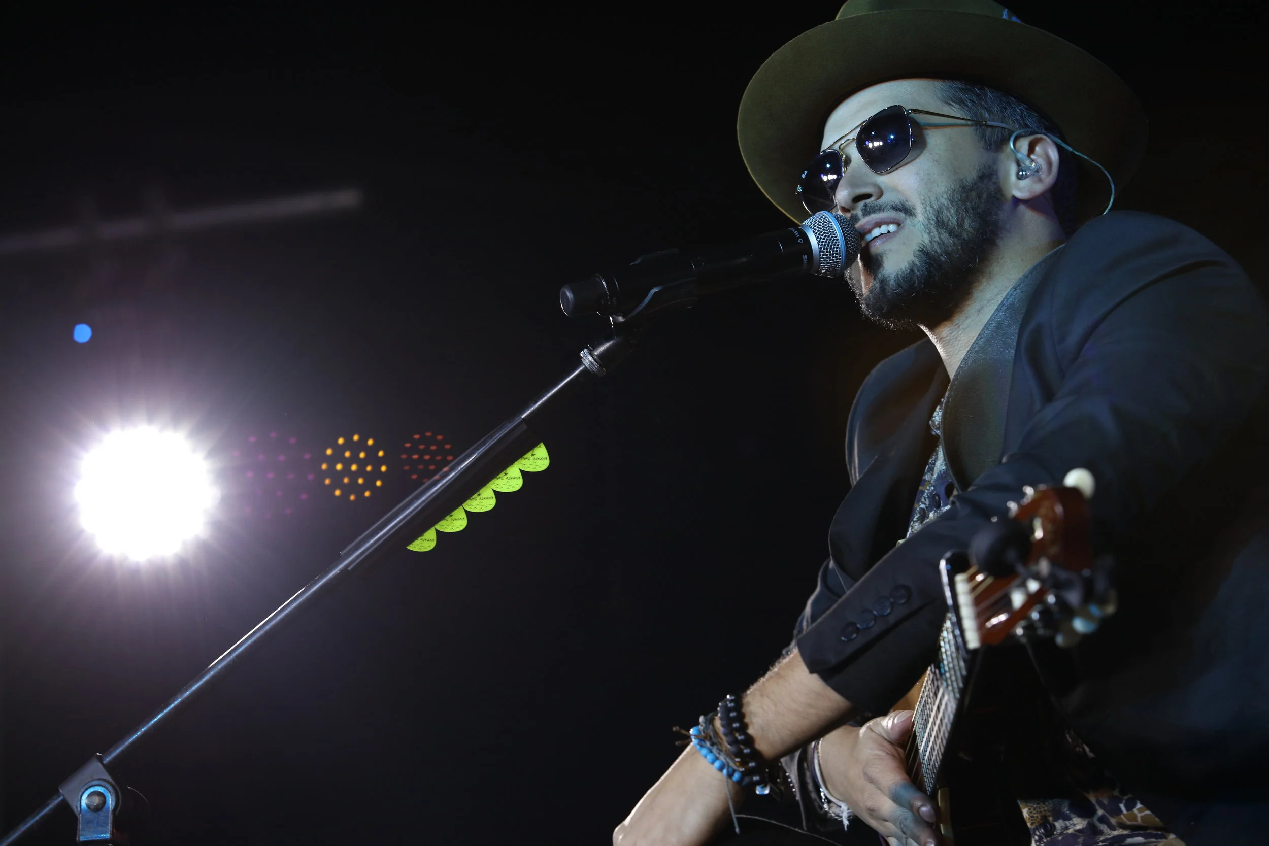 Zeo Munoz Singer musician composer balada pop Dominican