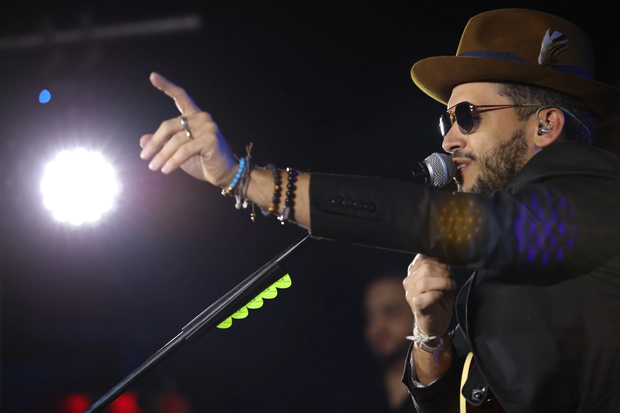 Zeo Munoz Singer musician composer balada pop Dominican