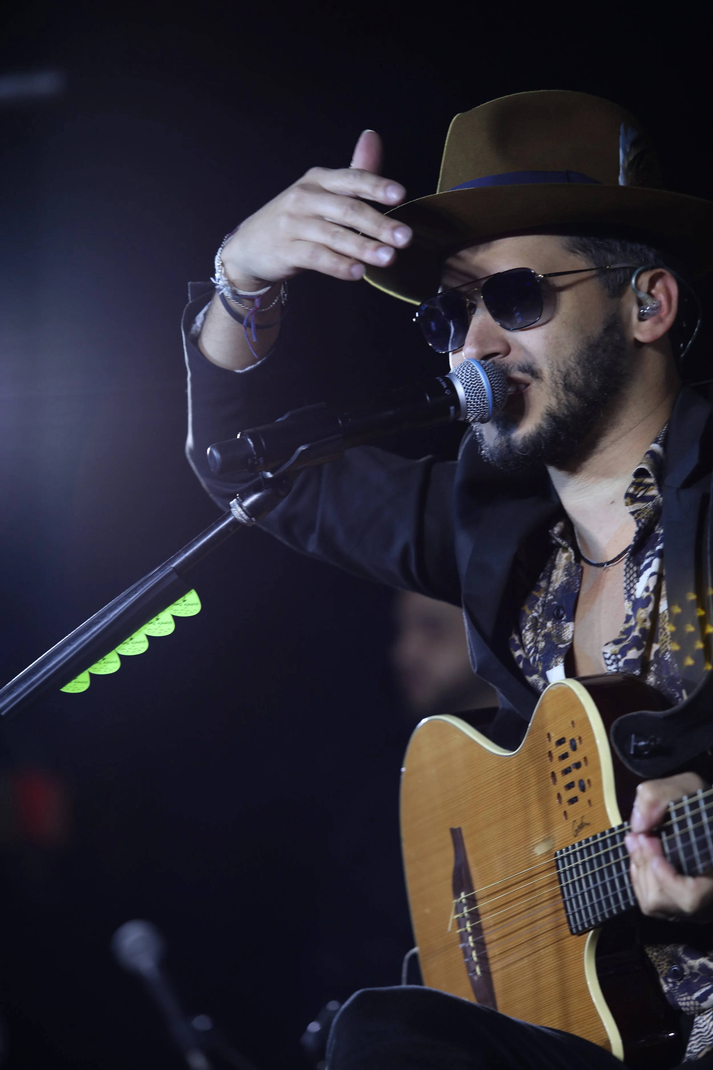 Zeo Munoz Singer musician composer balada pop Dominican