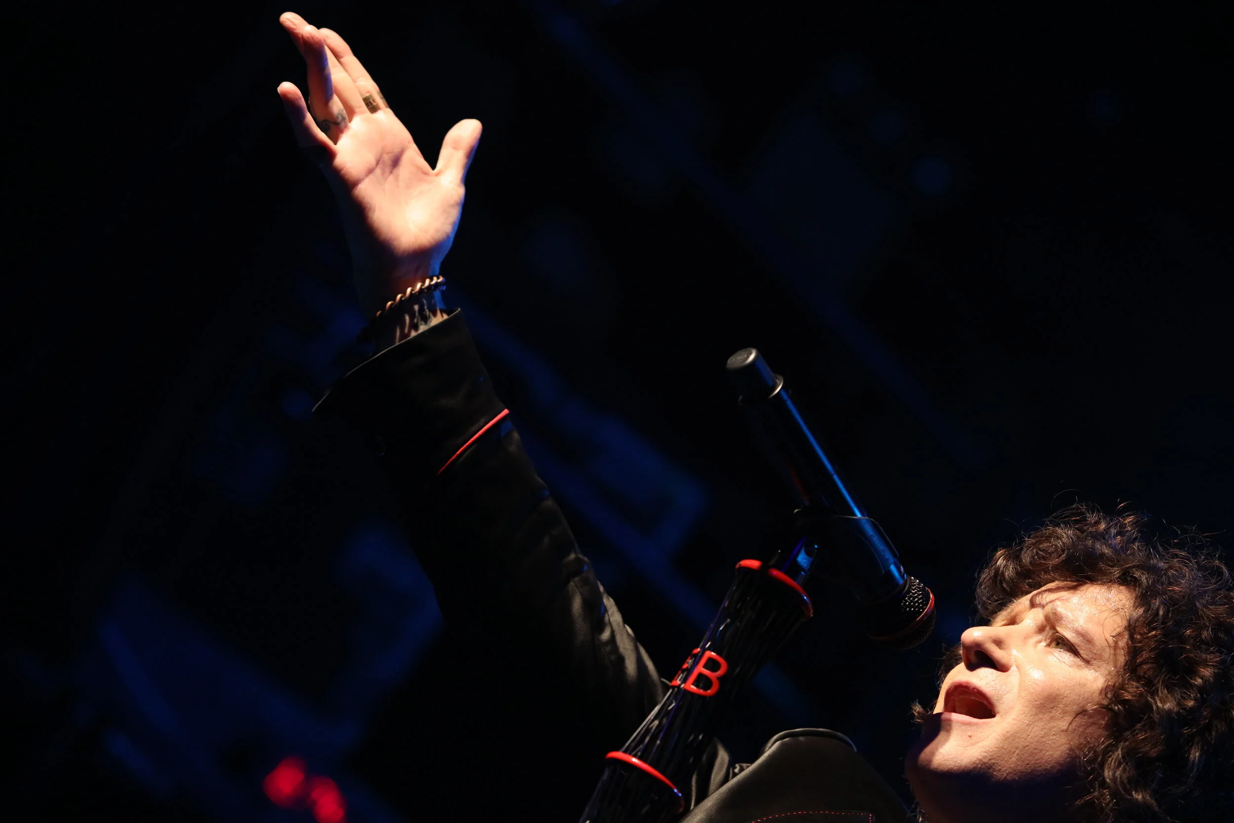 Enrique Bunbury Singer