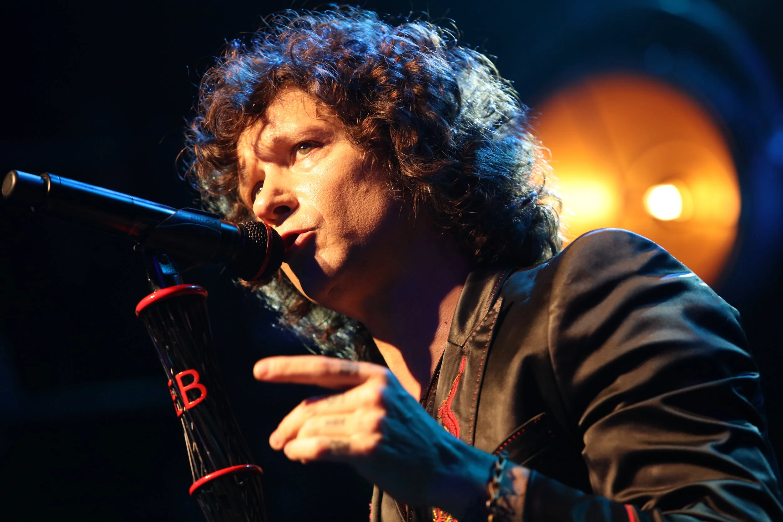 Enrique Bunbury Singer