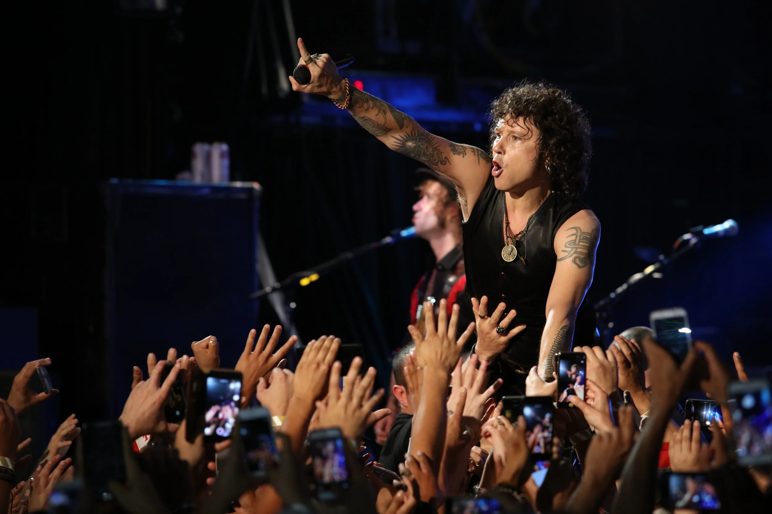 Enrique Bunbury Singer