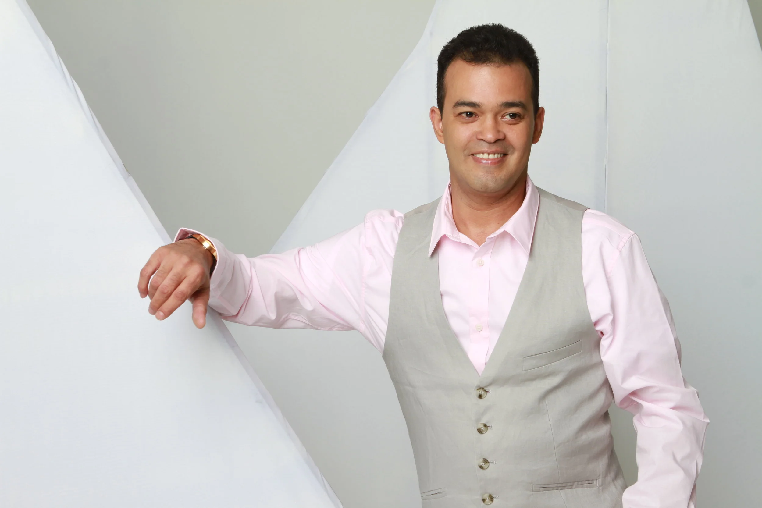 Alex Bueno Dominican singer bachata